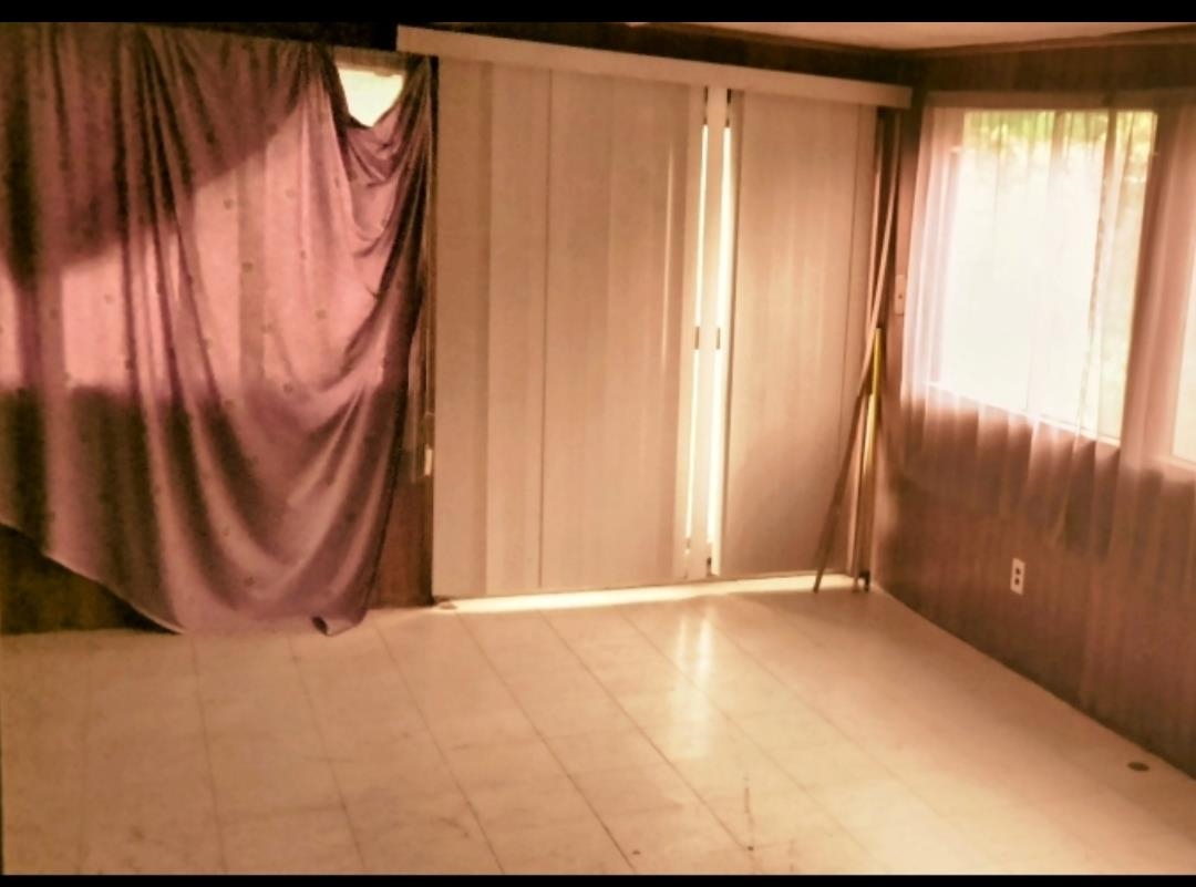 1558 Patterson St Property Photo 9