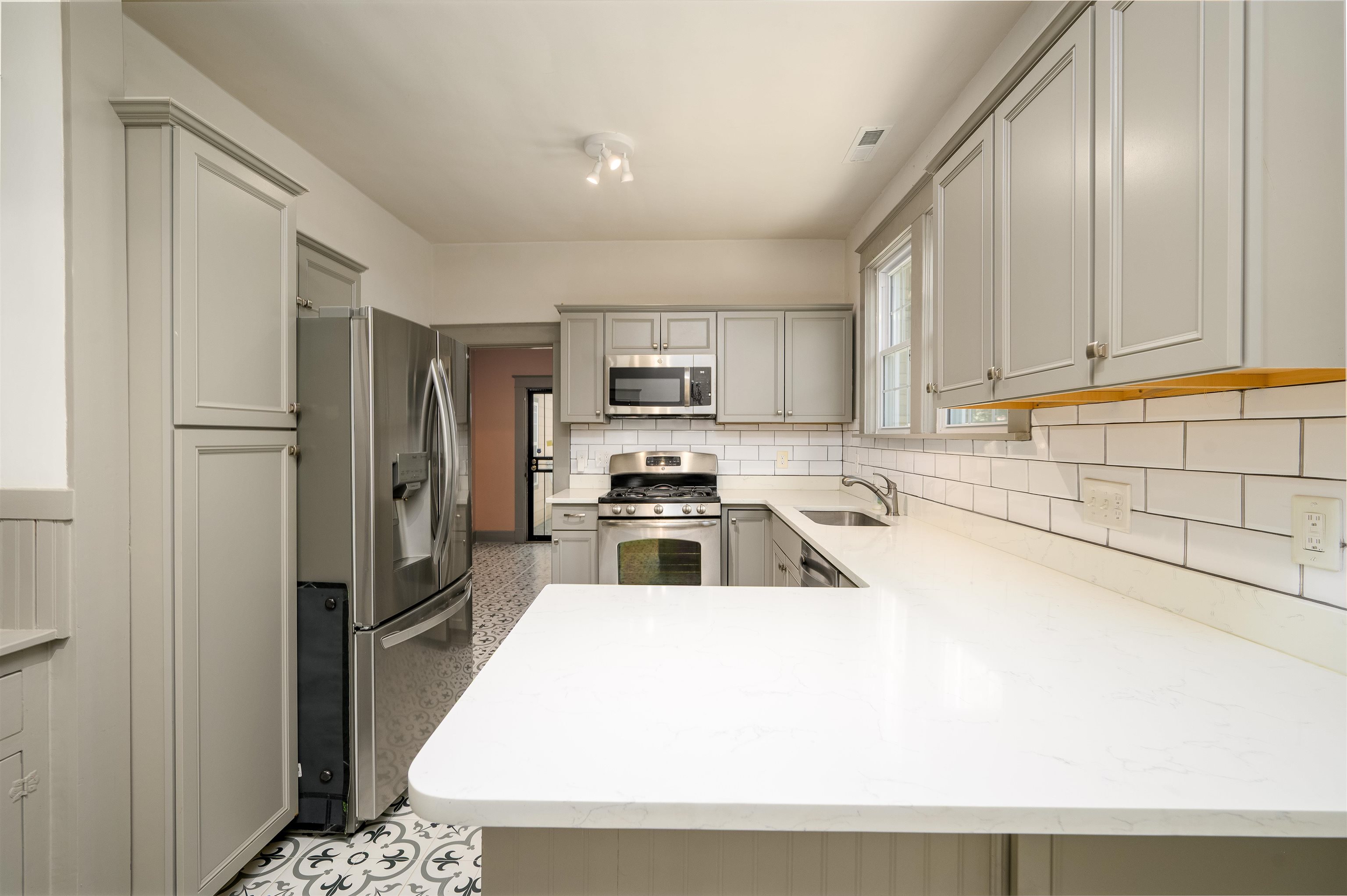 699 Dickinson St Property Photo 14