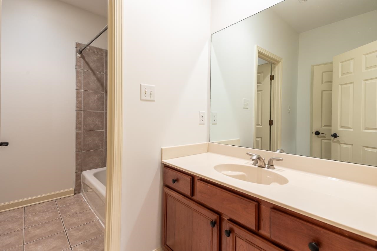 190 Ivy Brook Ln Property Photo 28