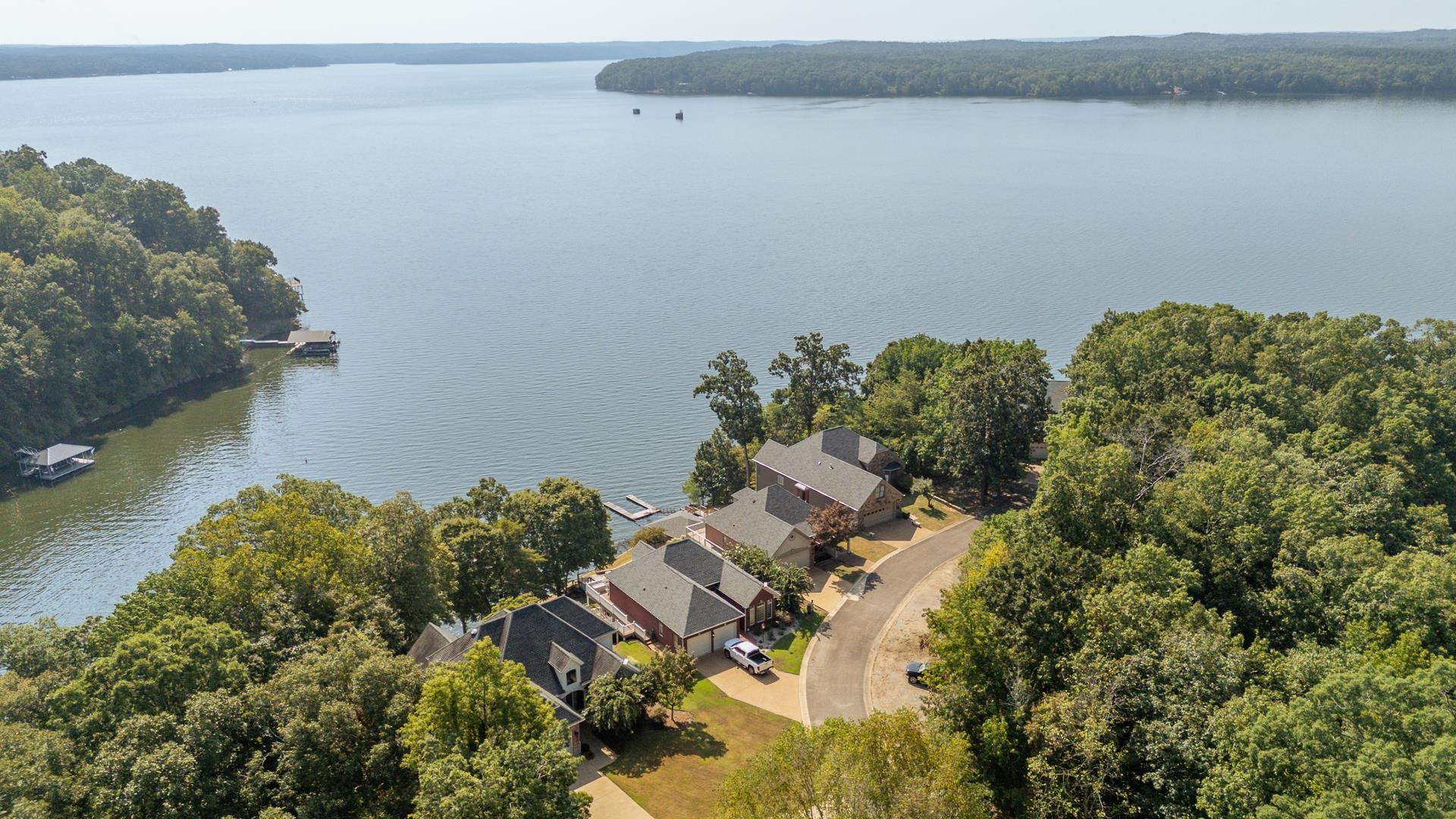 525 Sailboat Pt Property Photo 4