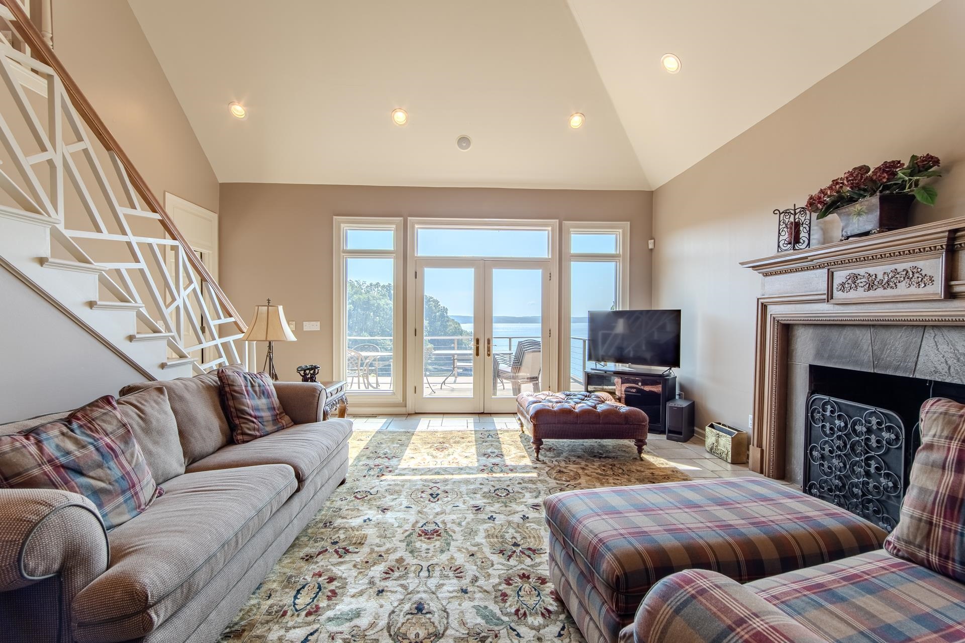 525 Sailboat Pt Property Photo 8