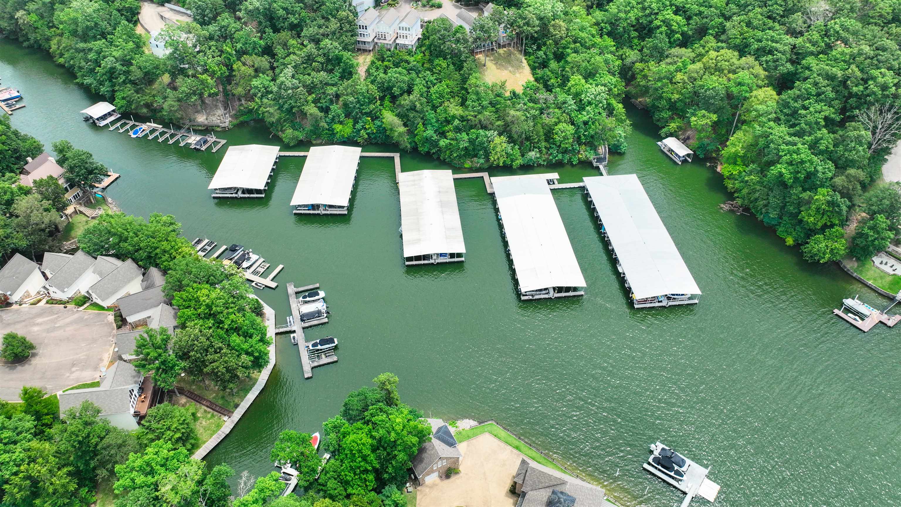 2 Point Grand Dr Property Photo 3