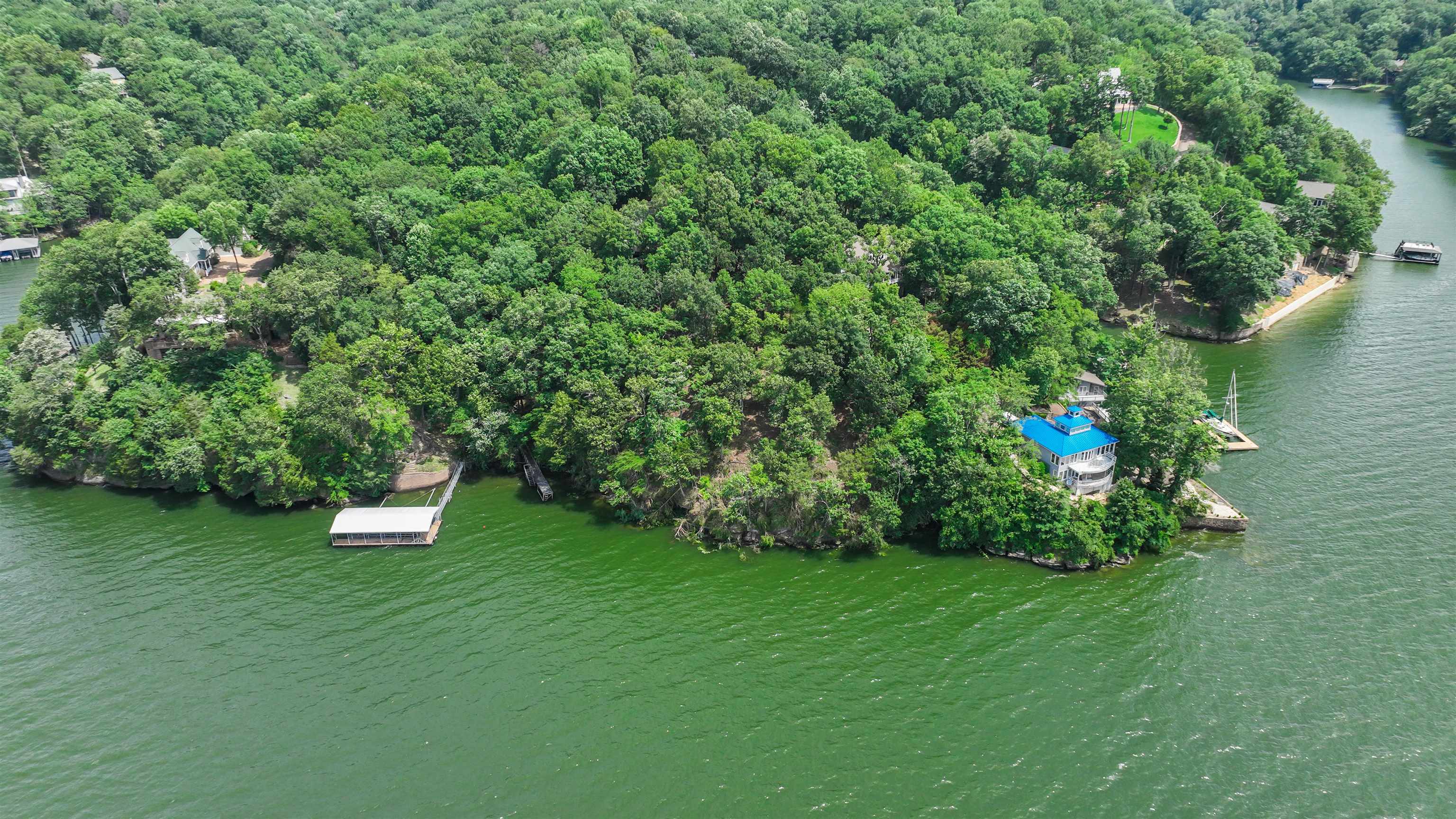 2 Point Grand Dr Property Photo 4