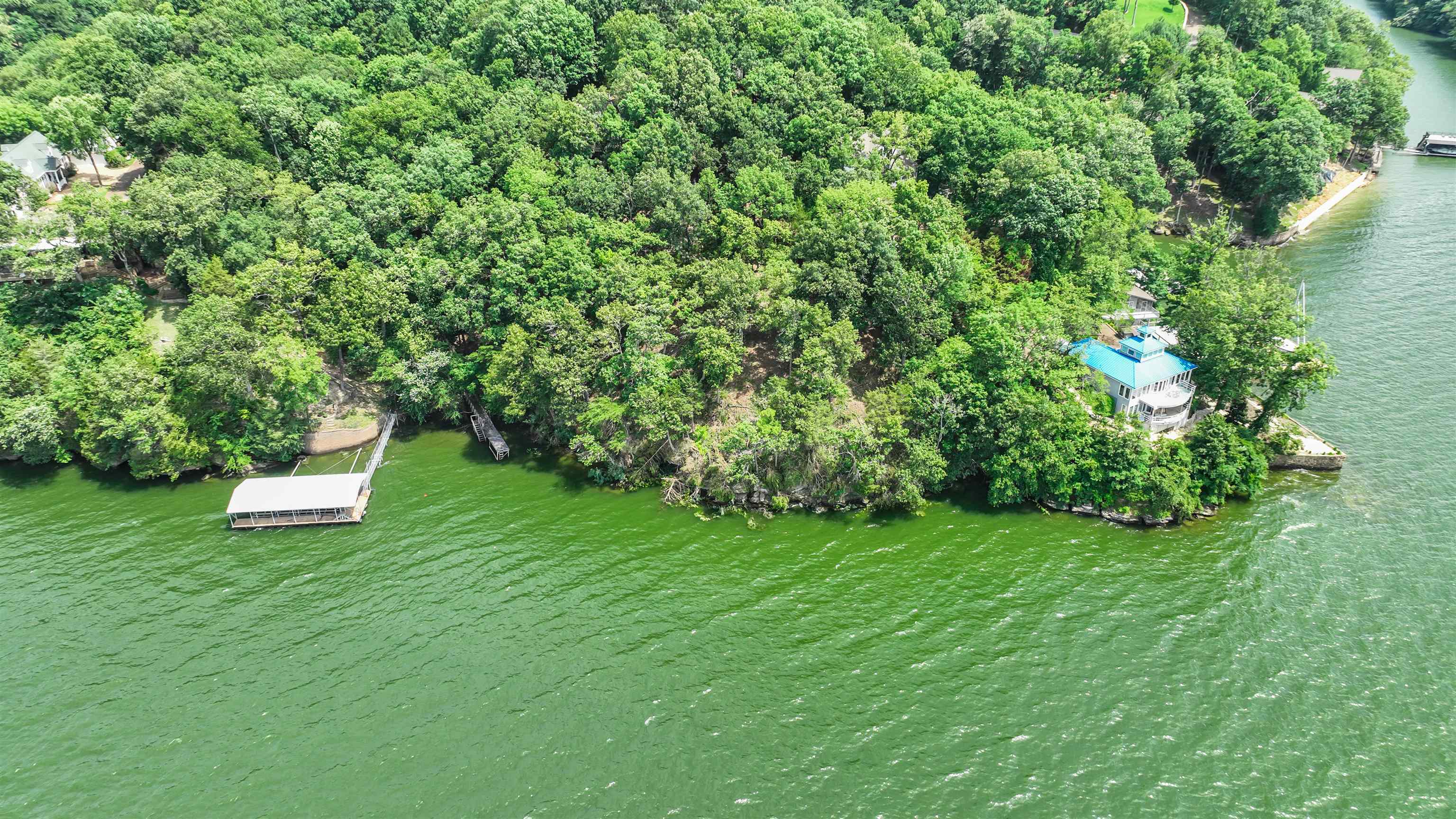 2 Point Grand Dr Property Photo 6