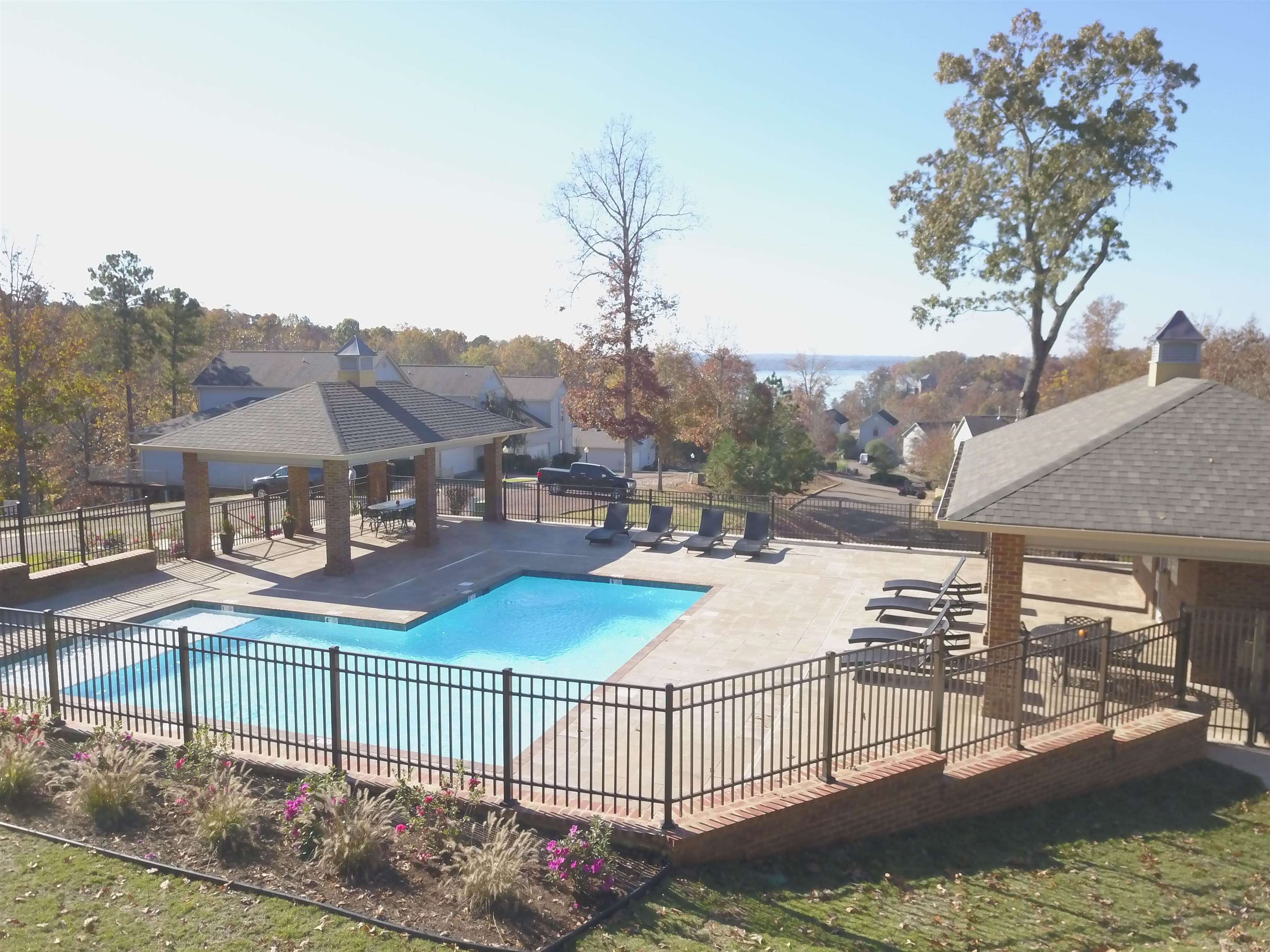 2 Point Grand Dr Property Photo 27