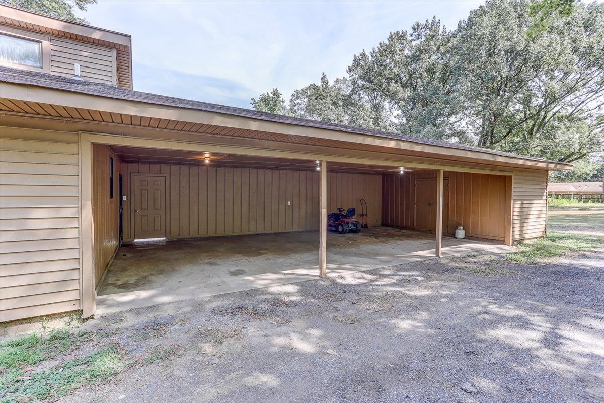 3700 Lakeview Rd Property Photo 5