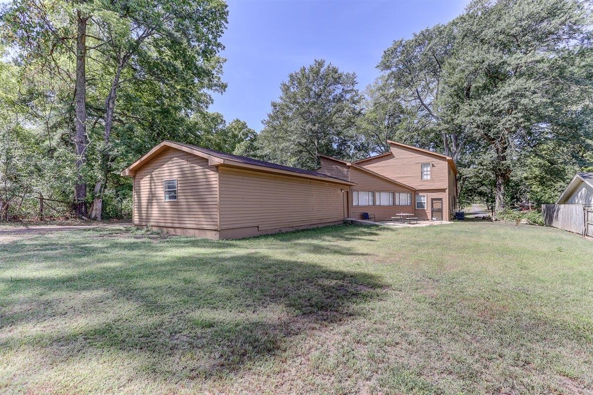 3700 Lakeview Rd Property Photo 8