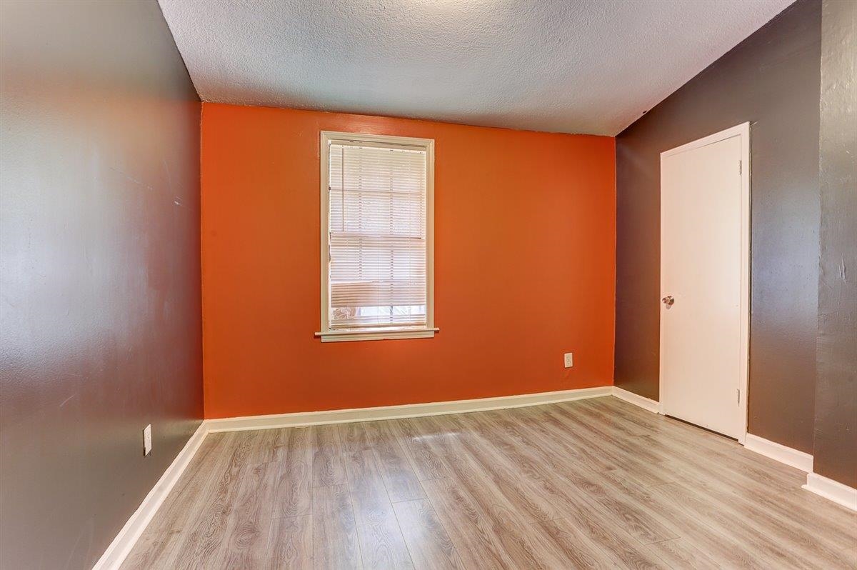 3700 Lakeview Rd Property Photo 32