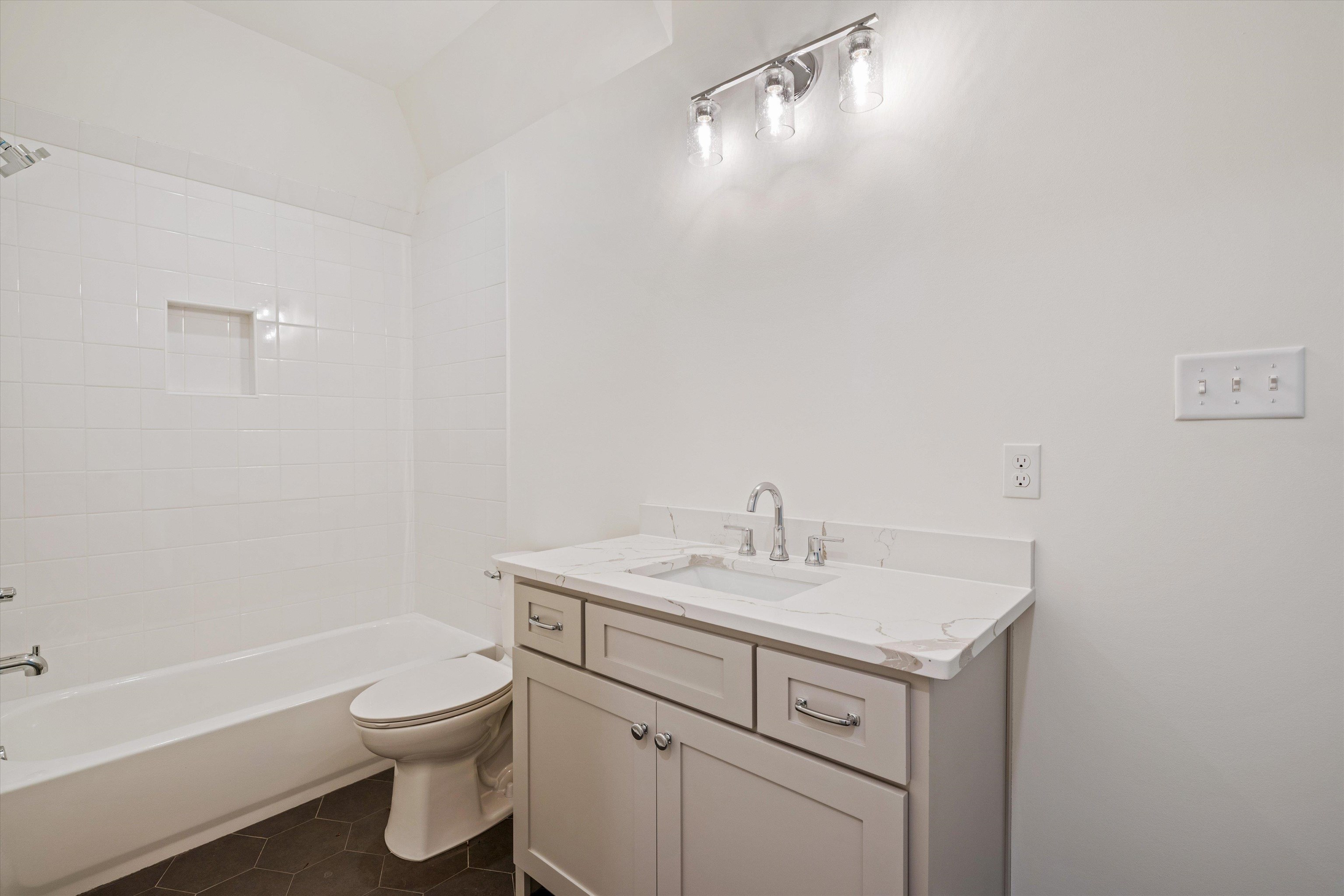 9143 Cheatham Ln W Property Photo 25