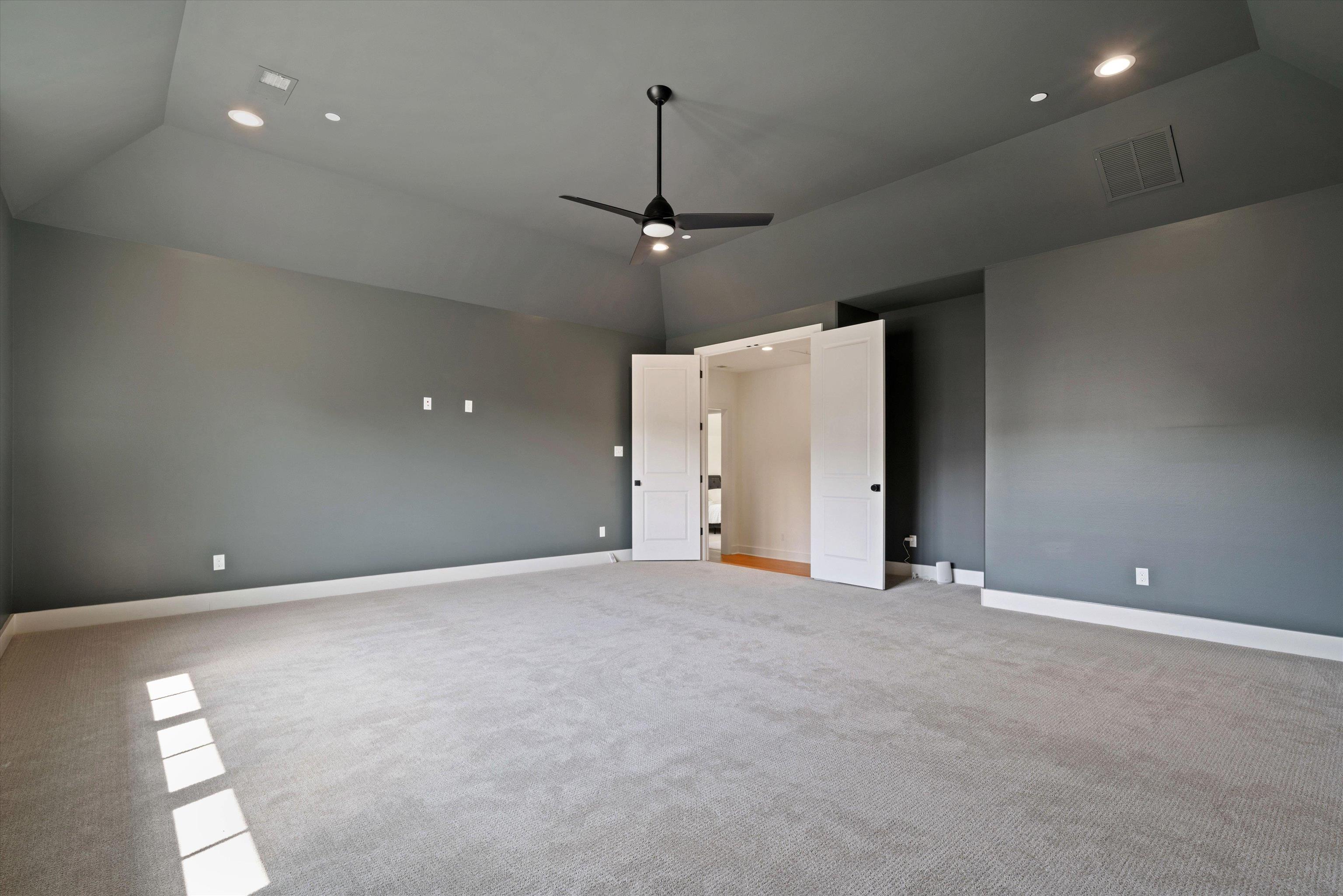 9143 Cheatham Ln W Property Photo 27