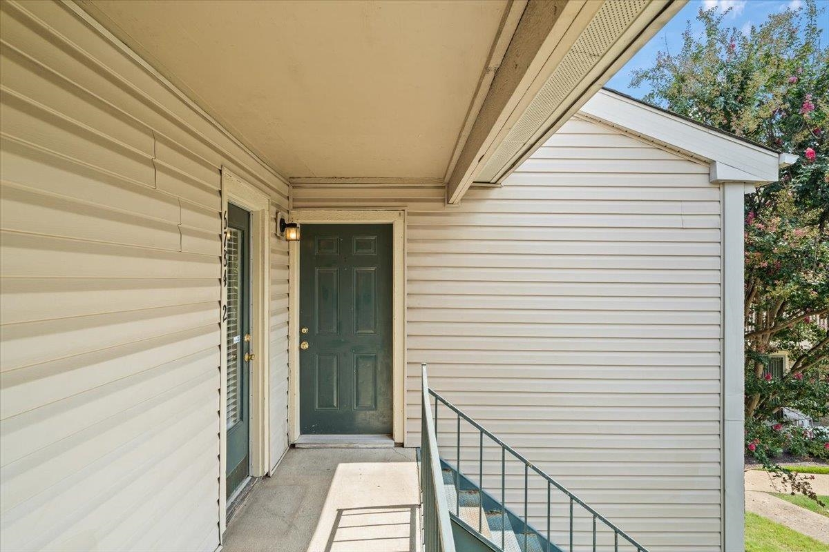 6784 Quail Hollow Ct 2 Property Photo 3