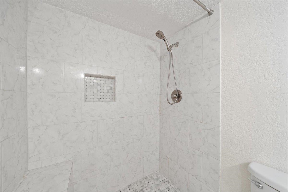 6784 Quail Hollow Ct 2 Property Photo 18