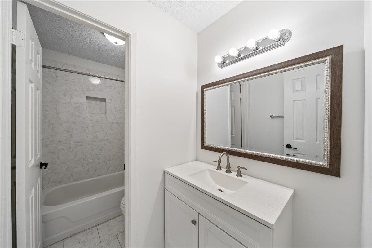 6784 Quail Hollow Ct 2 Property Photo 22