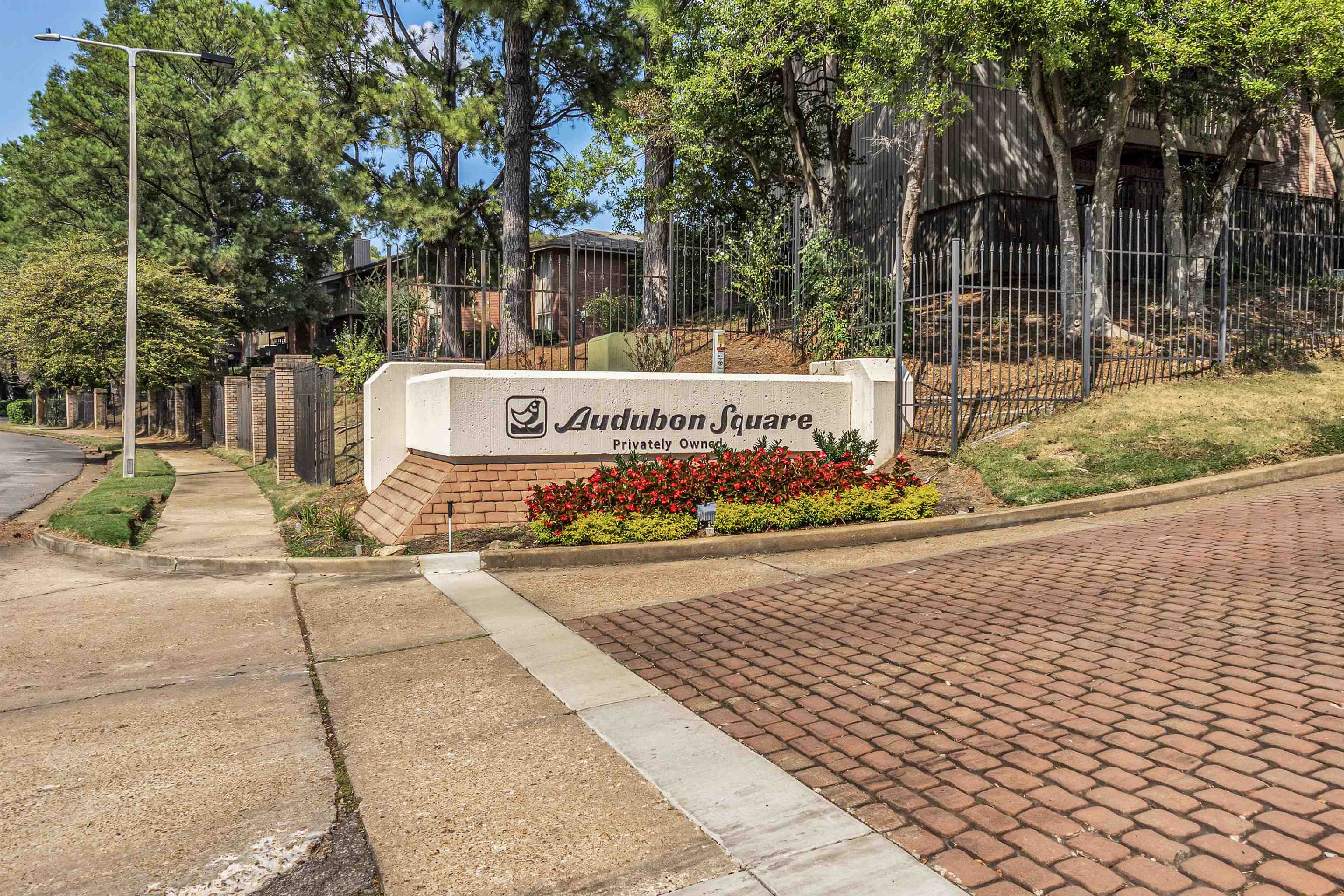 812 CREEKSIDE DR 2 Property Photo 1