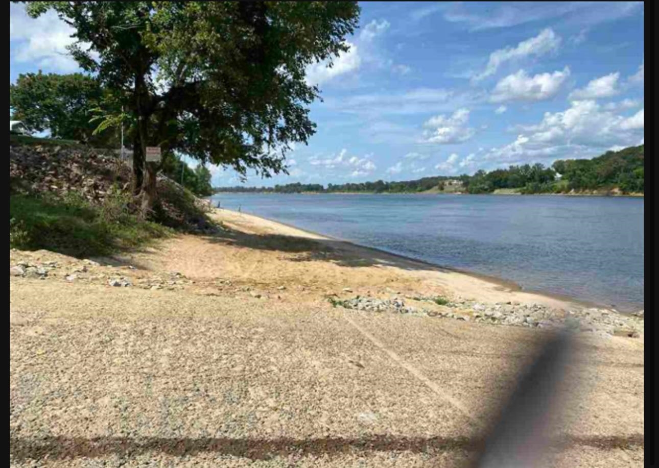 100 Cameron Ln Property Photo 3