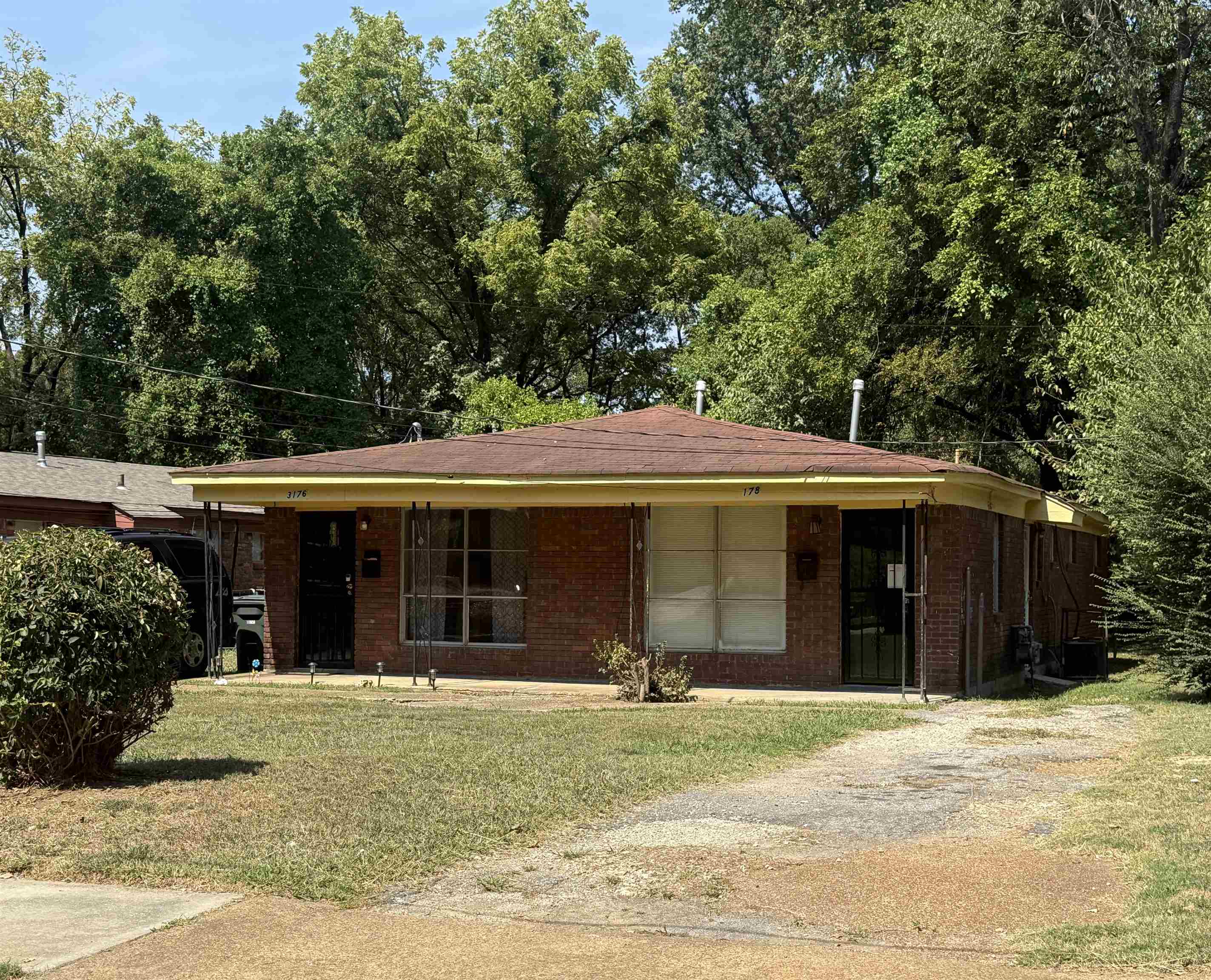 3176 Yale Ave Property Photo 1