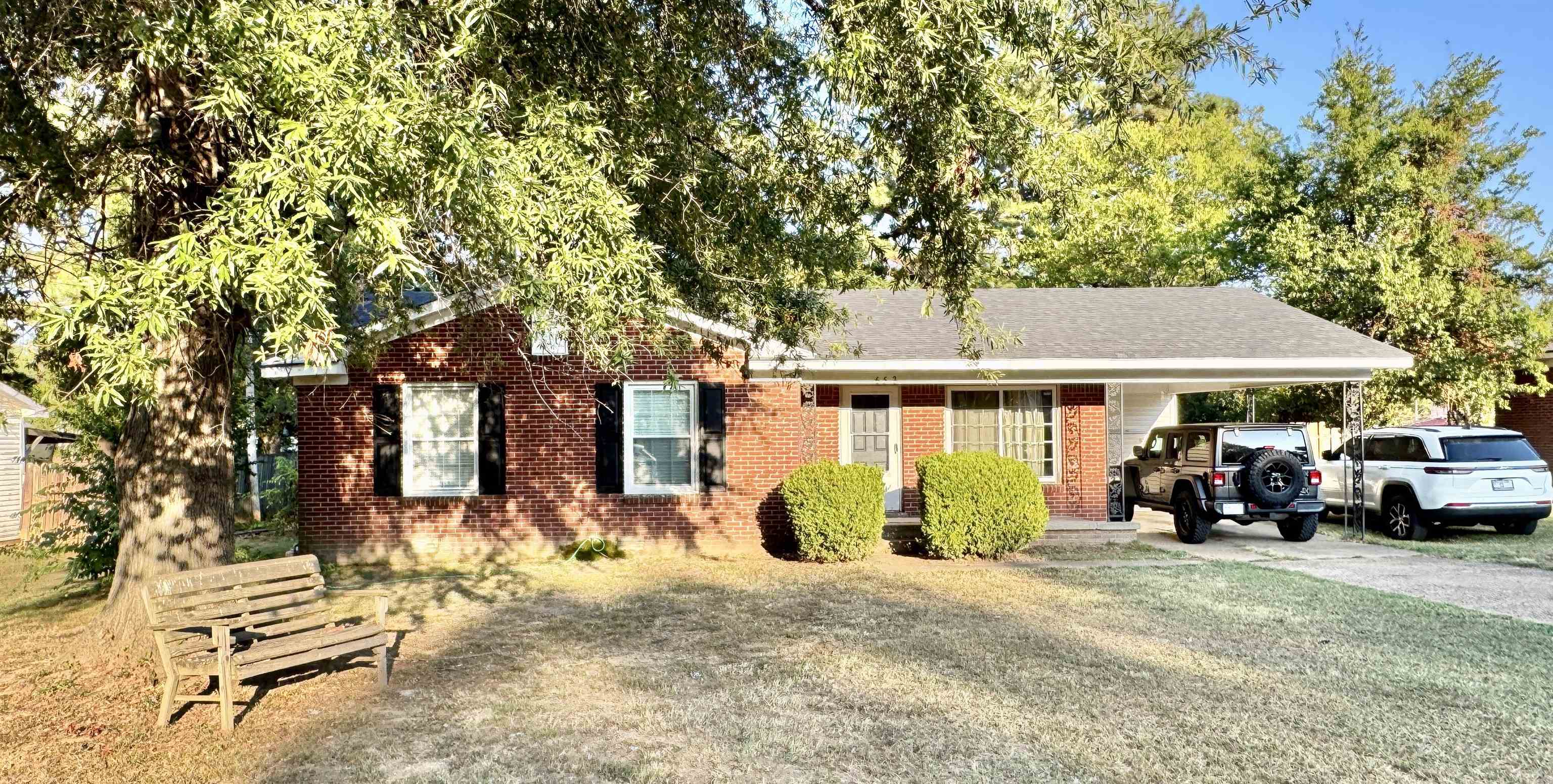 652 Cheshier St Property Photo 2