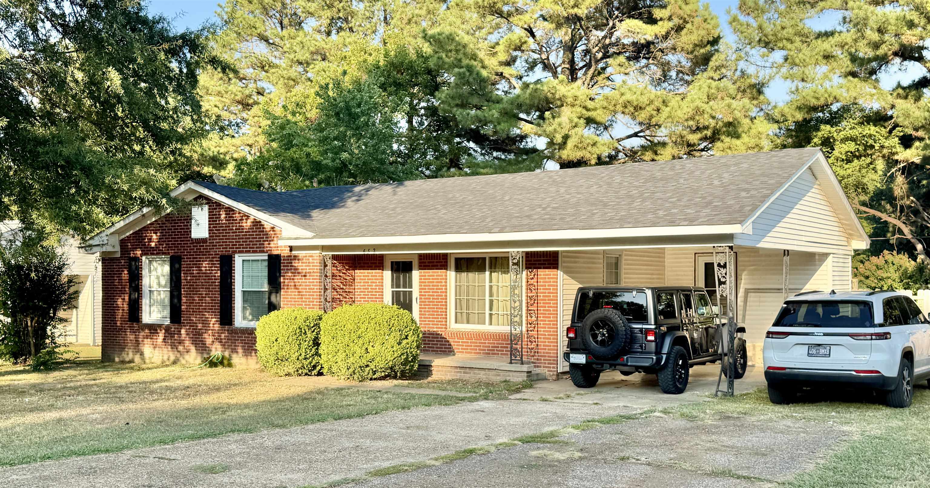 652 Cheshier St Property Photo 4