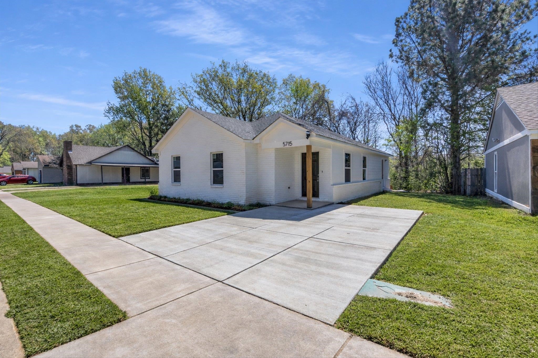 5715 Maple Tree Dr Property Photo 2