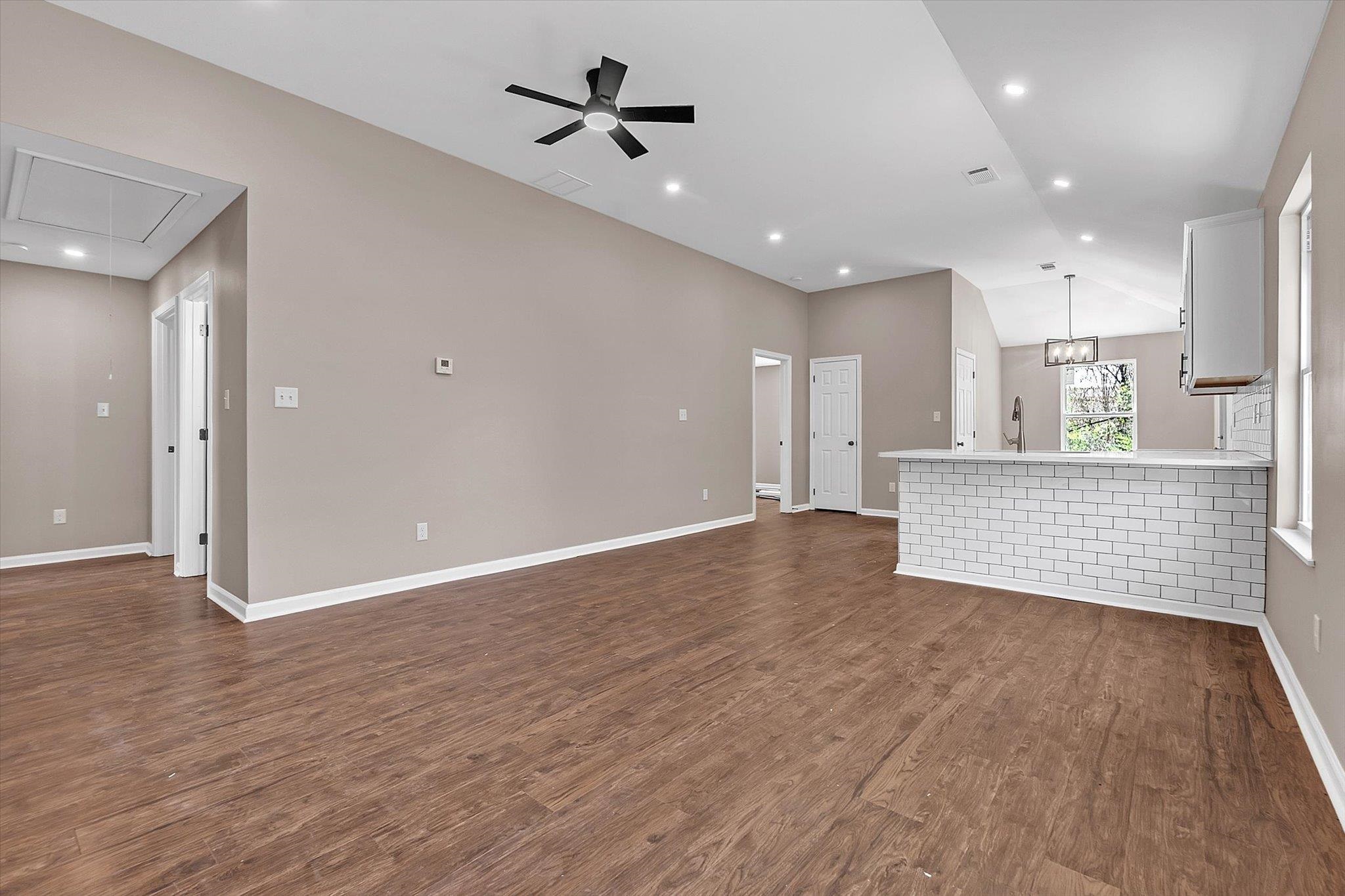 5715 Maple Tree Dr Property Photo 4
