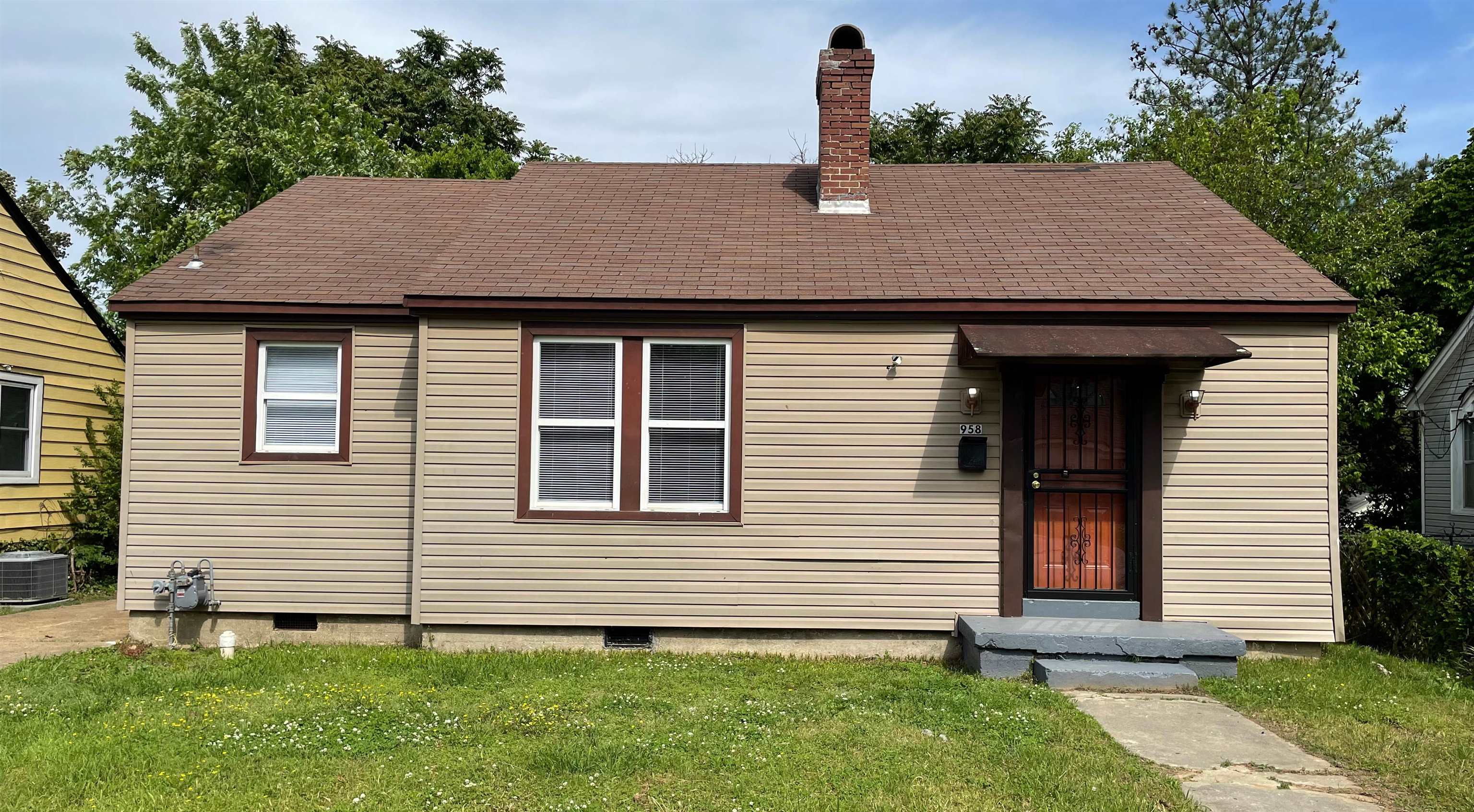 958 BIRCH ST Property Photo 1