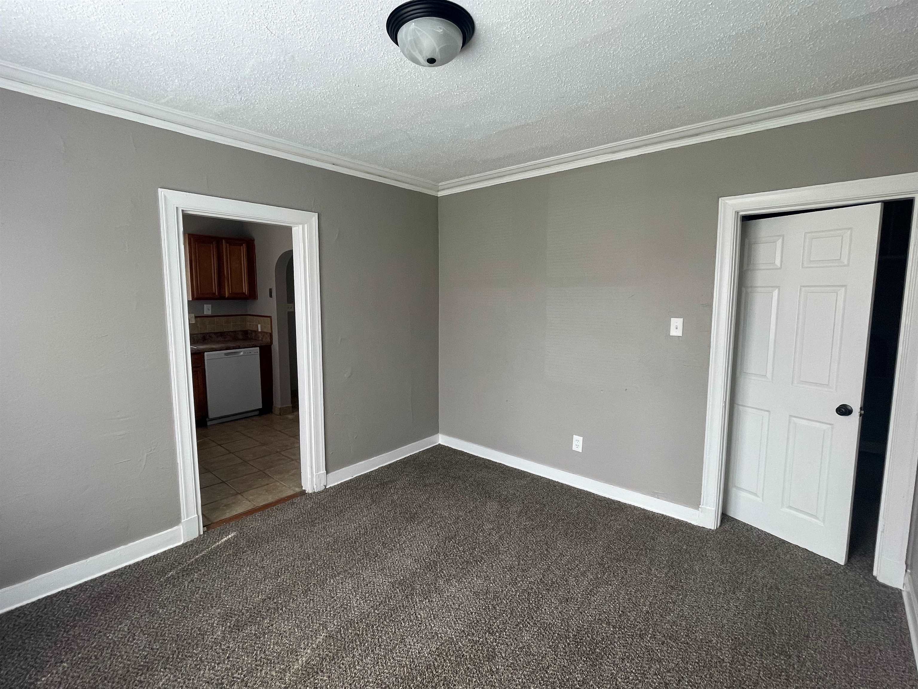 958 Birch St Property Photo 3