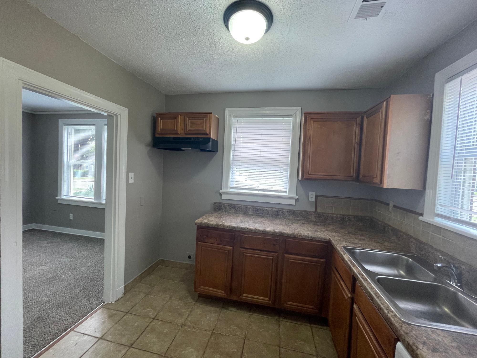 958 Birch St Property Photo 5