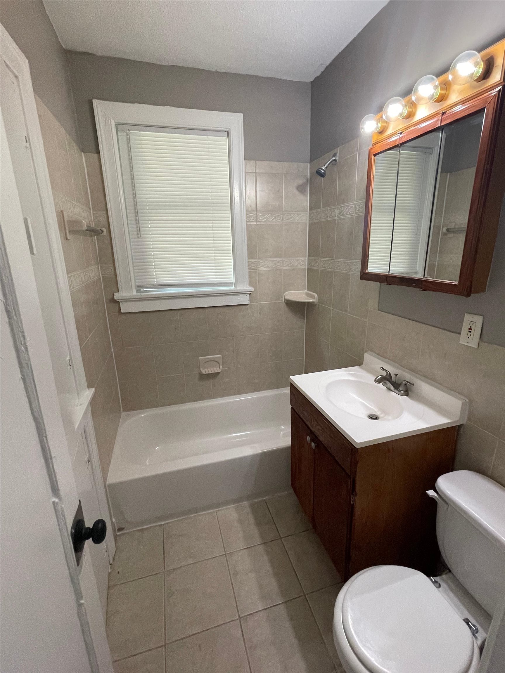 958 Birch St Property Photo 8