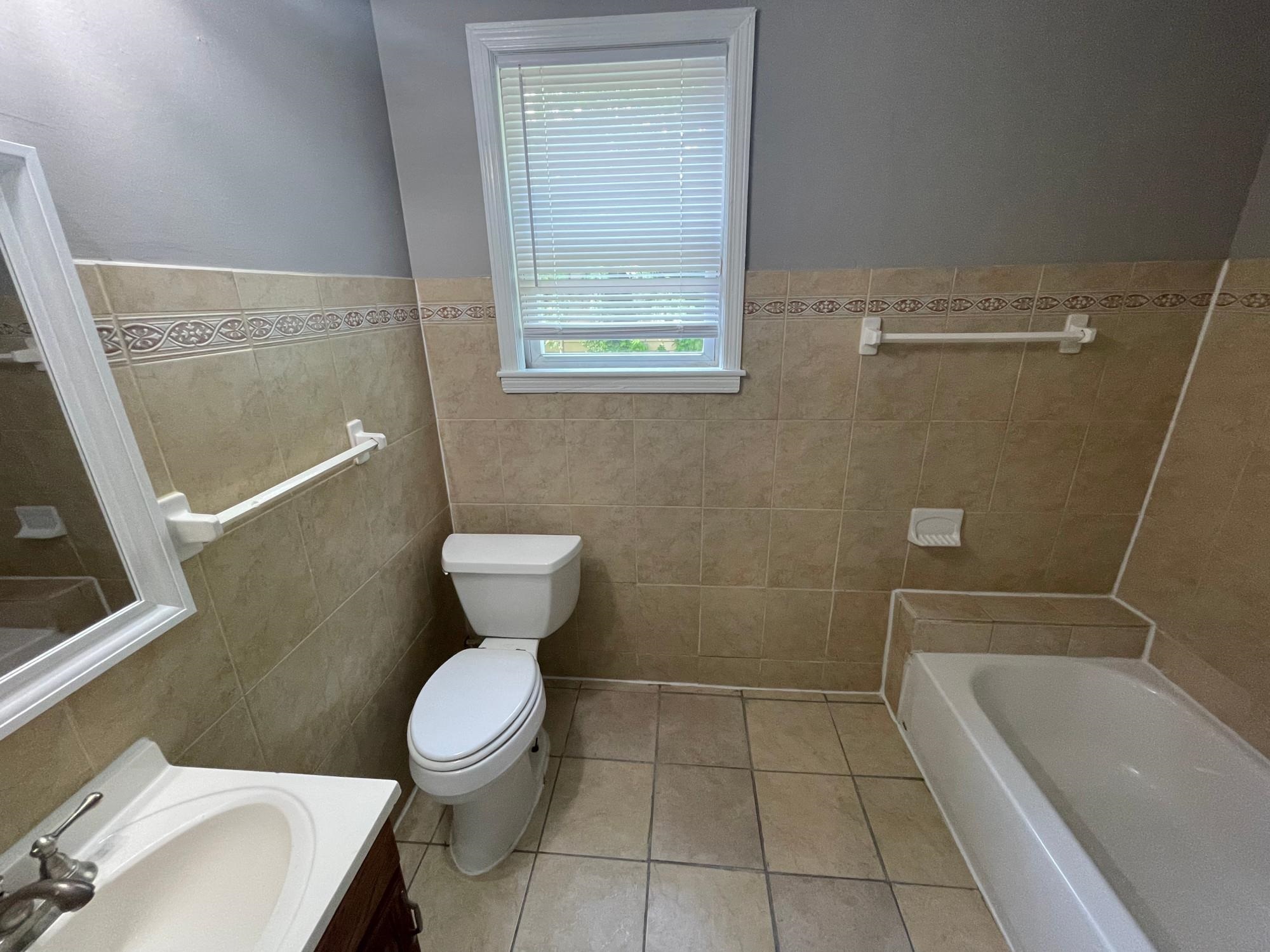 958 Birch St Property Photo 9