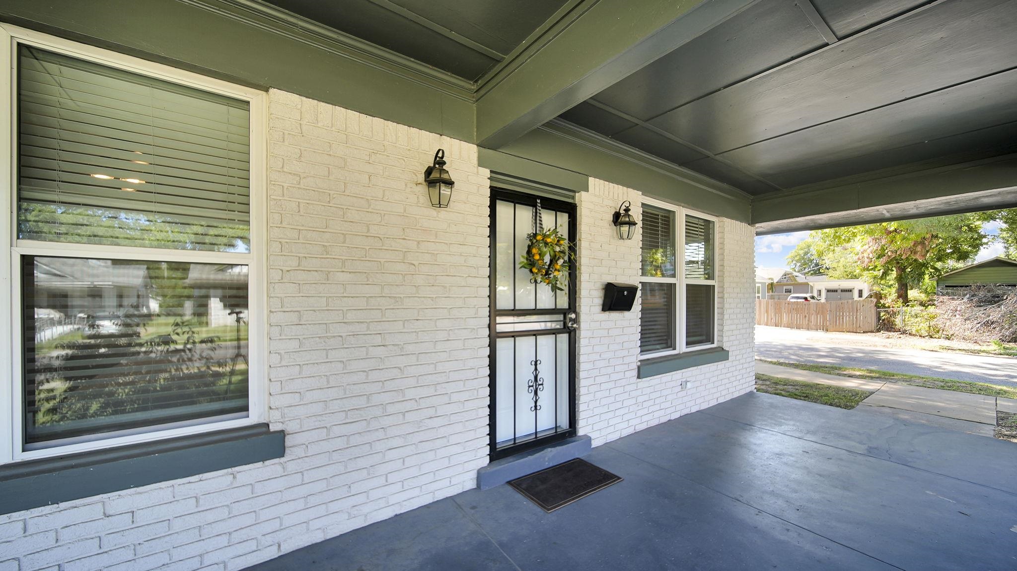 1023 Forrest Ave Property Photo 3