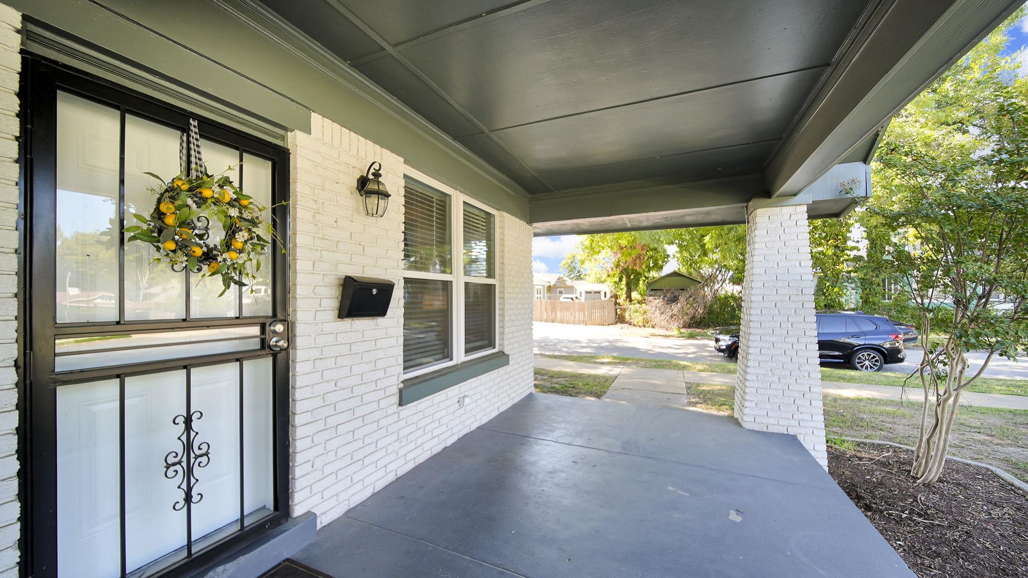 1023 Forrest Ave Property Photo 4