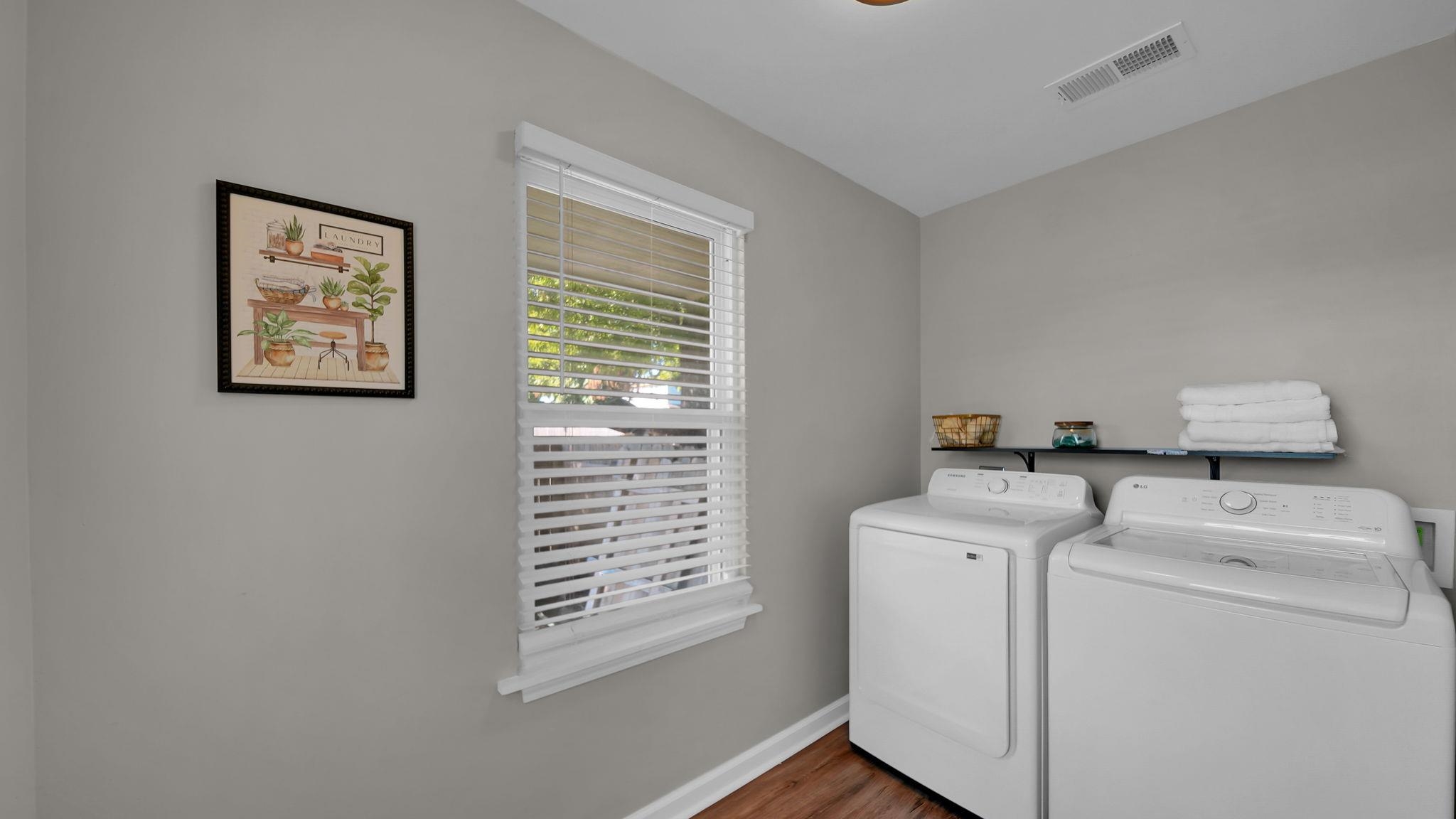 1023 Forrest Ave Property Photo 16
