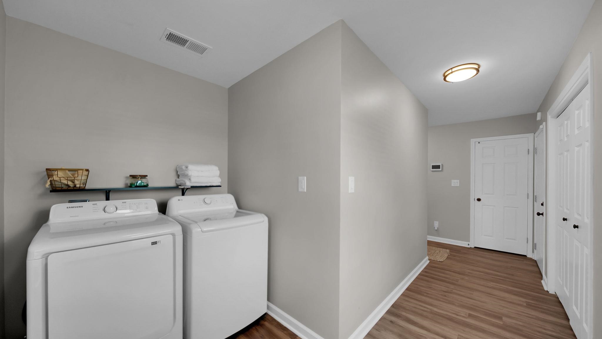 1023 Forrest Ave Property Photo 17