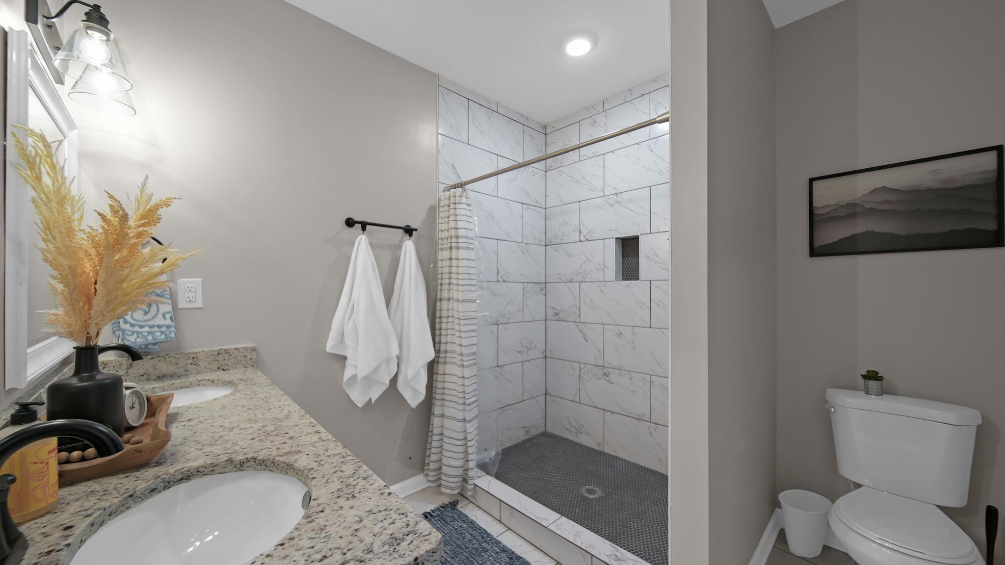 1023 Forrest Ave Property Photo 21