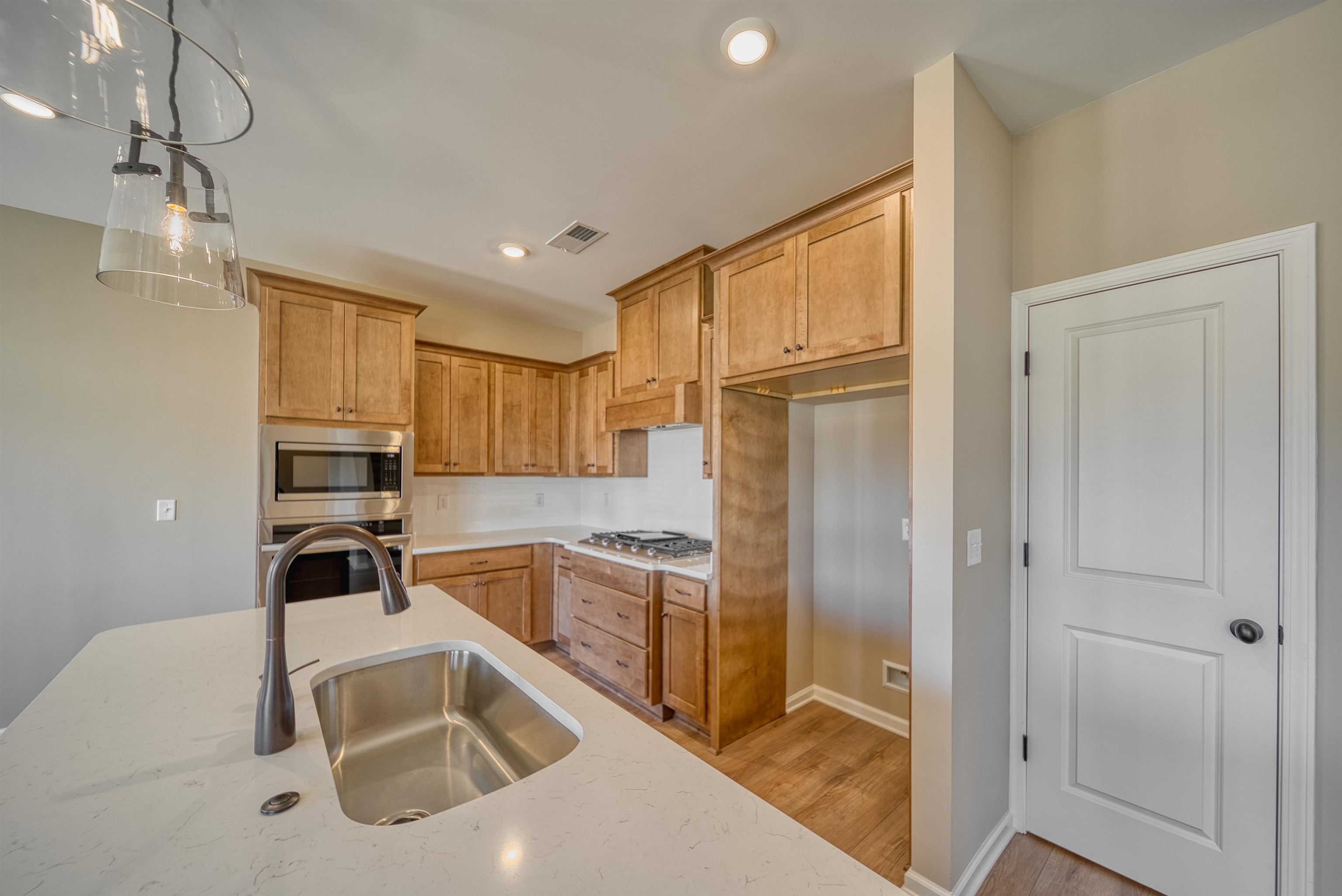 170 Como Ln Property Photo 4