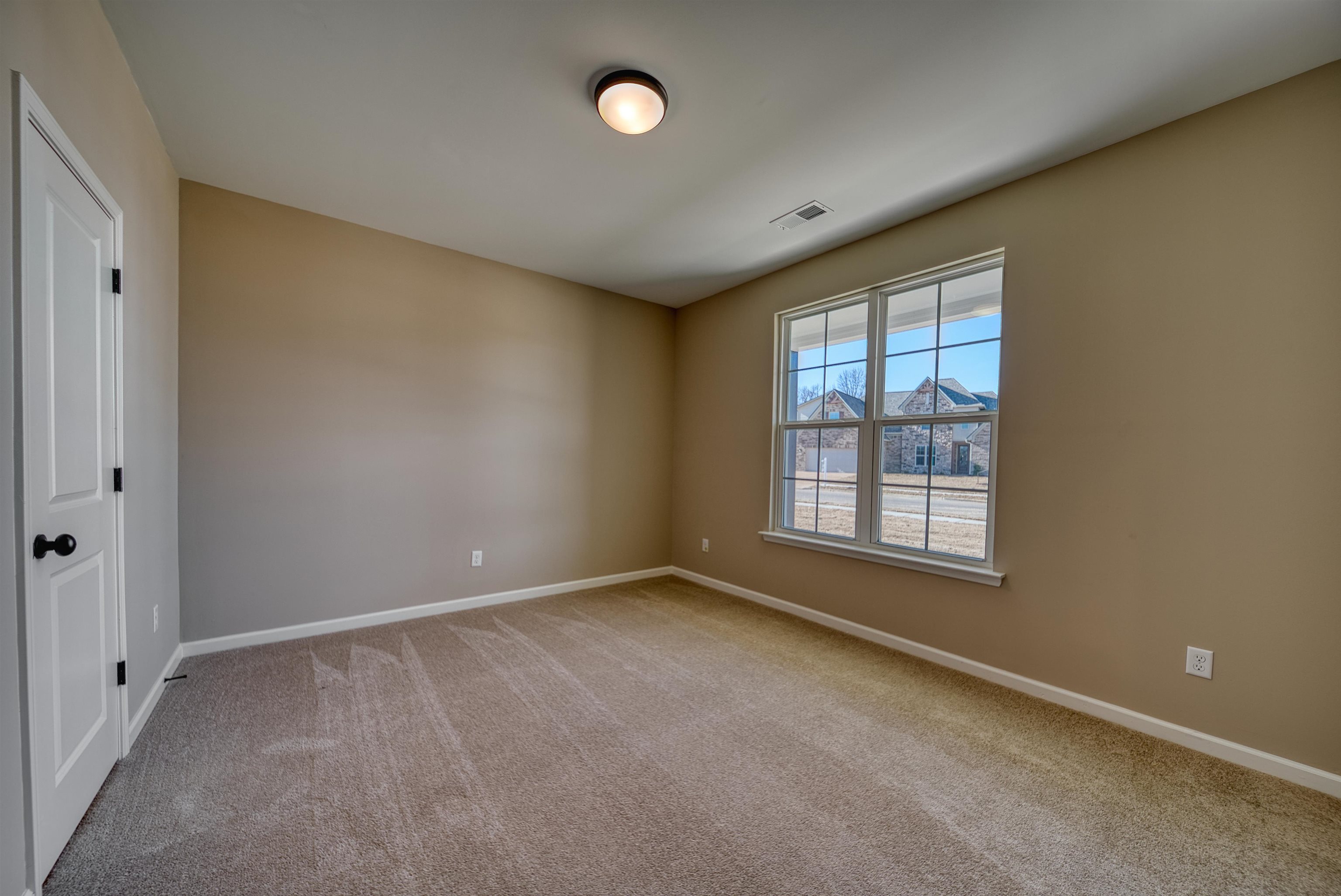 170 Como Ln Property Photo 9