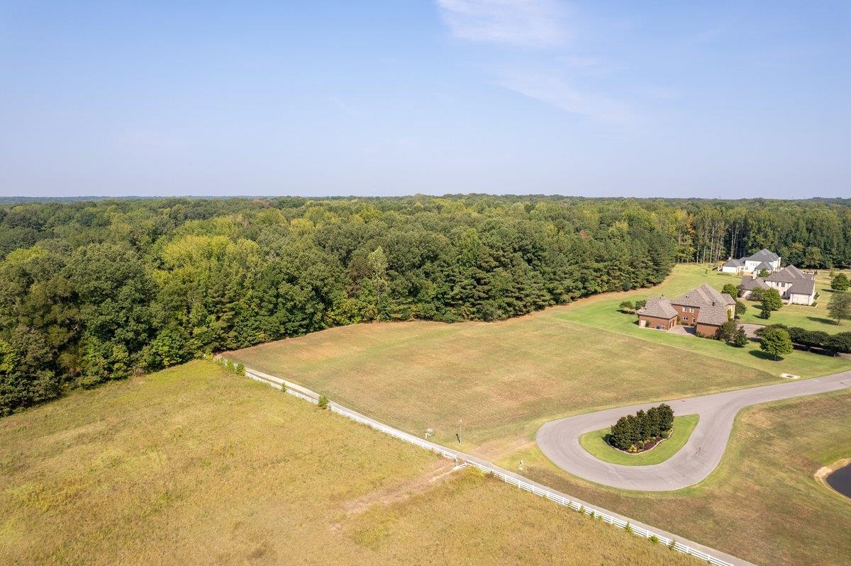 Lexington Manor Cv Property Photo 2