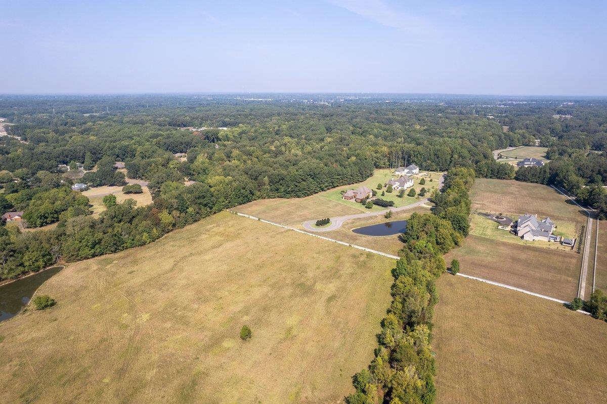 Lexington Manor Cv Property Photo 6
