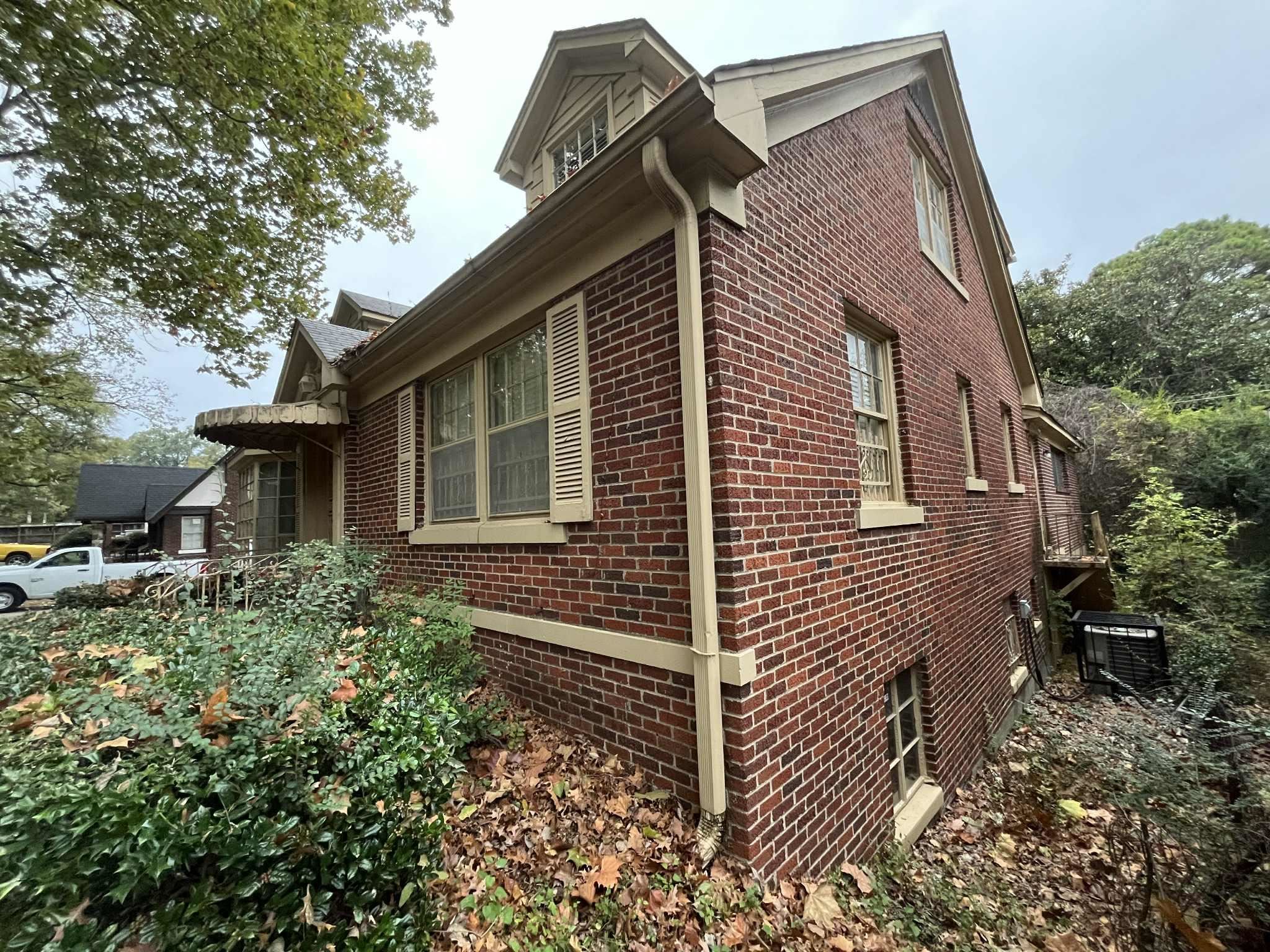 1358 S Parkway Ave Property Photo 2