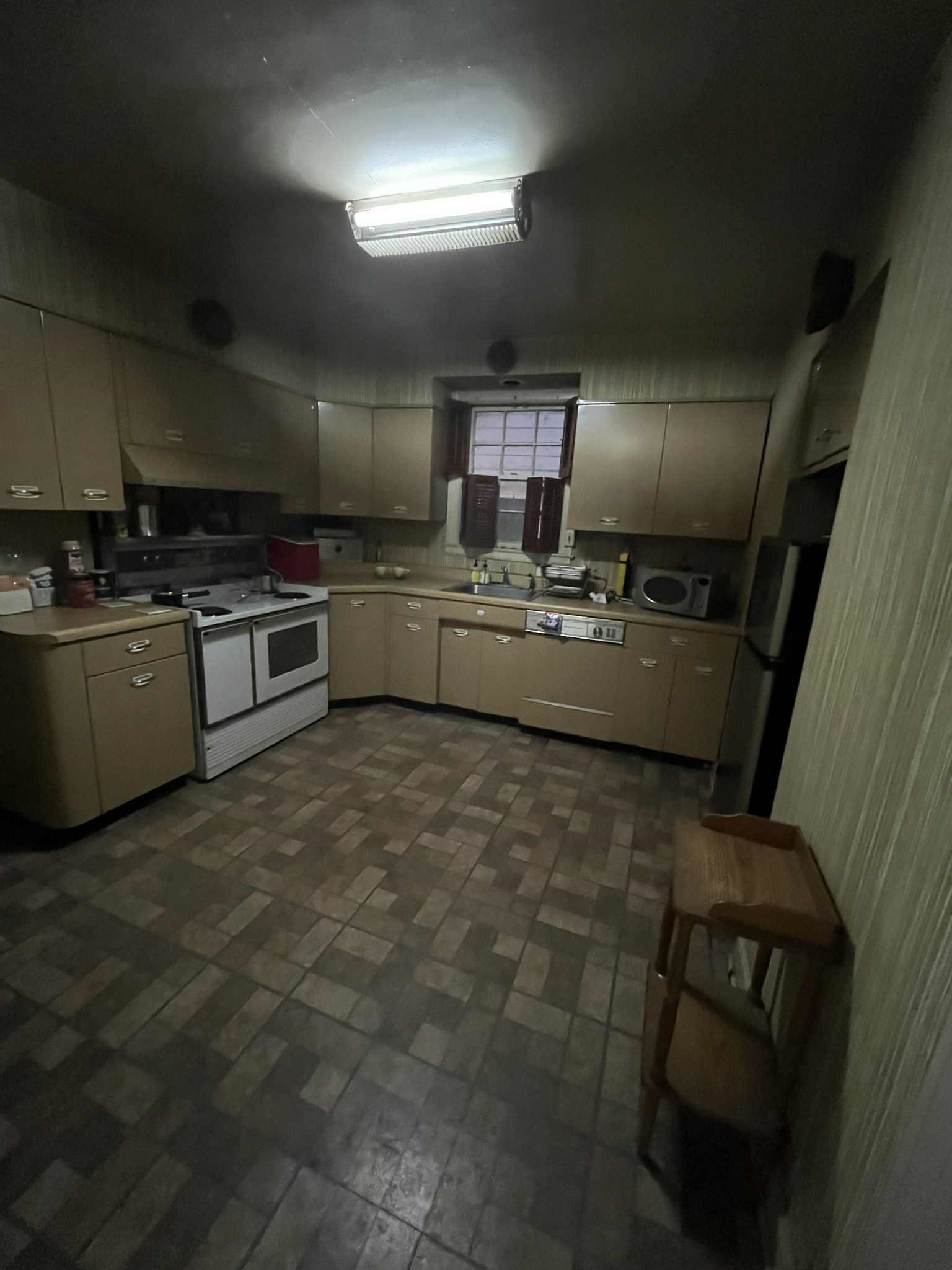 1358 S Parkway Ave Property Photo 14