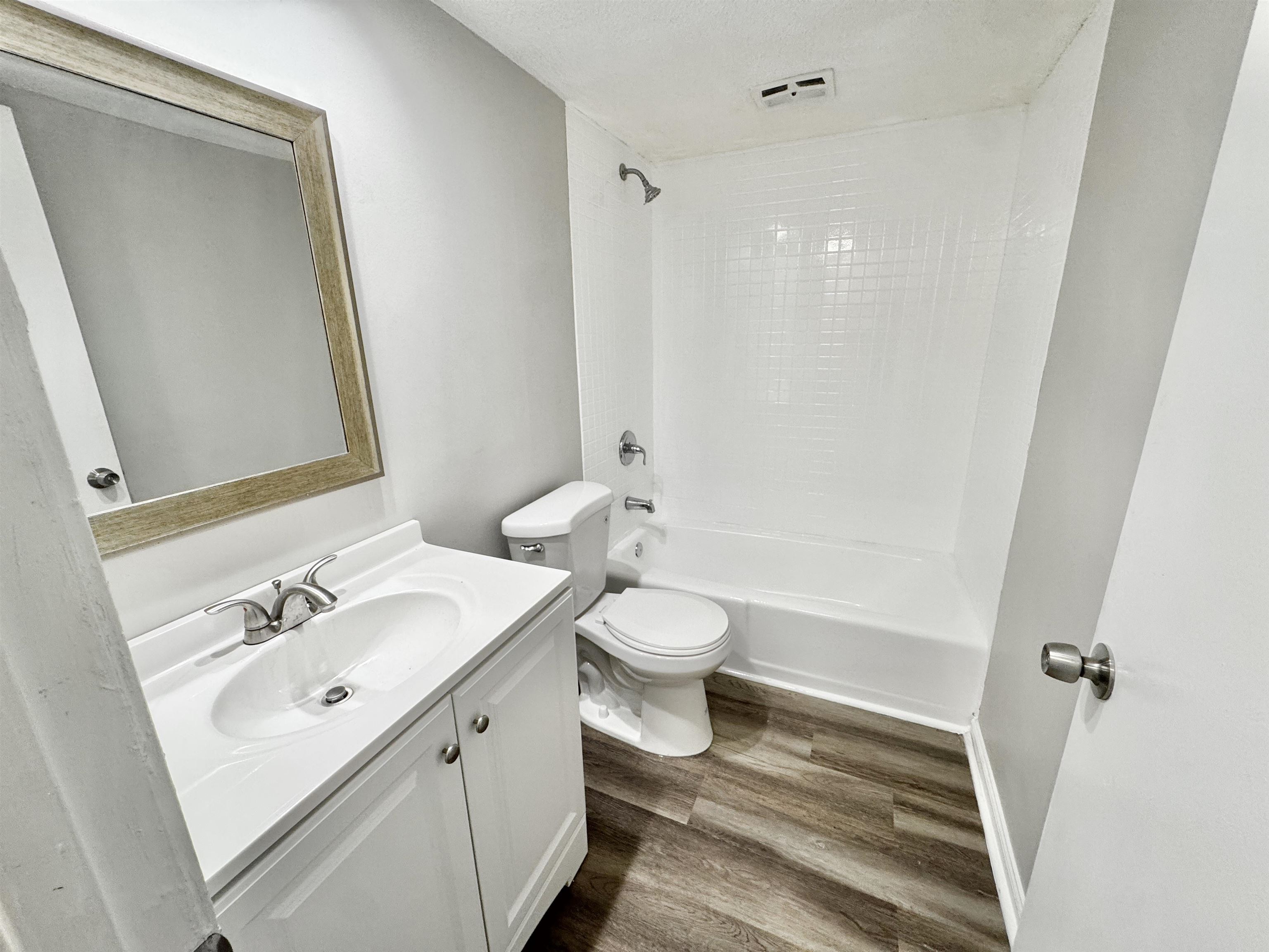1202 Middle Court Ct 101 Property Photo 12