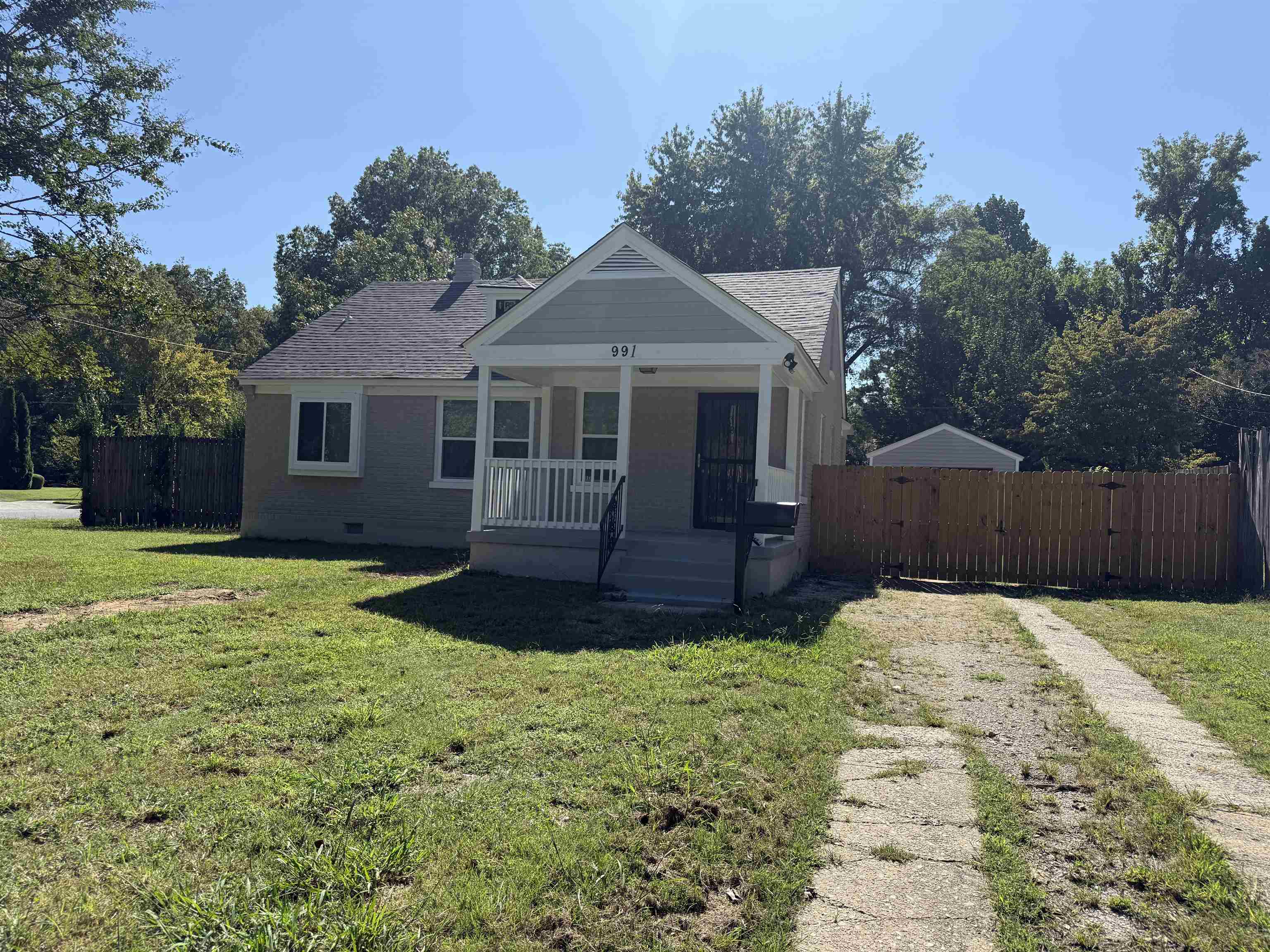 991 MCEVERS RD Property Photo 1