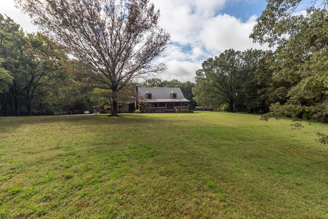 900 Centerpoint Dr Property Photo 3