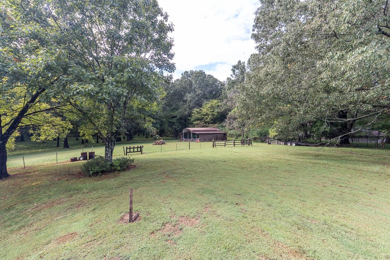 900 Centerpoint Dr Property Photo 5