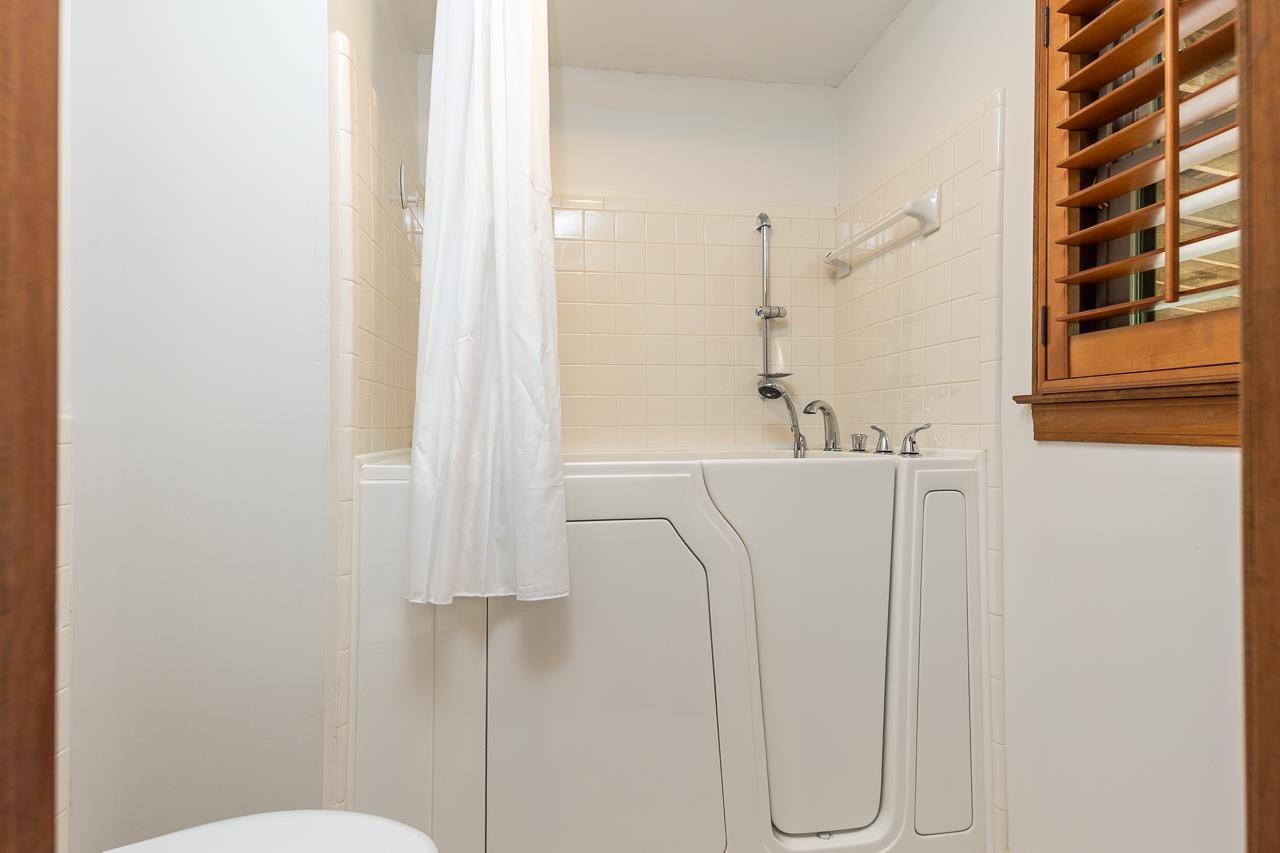 900 Centerpoint Dr Property Photo 19
