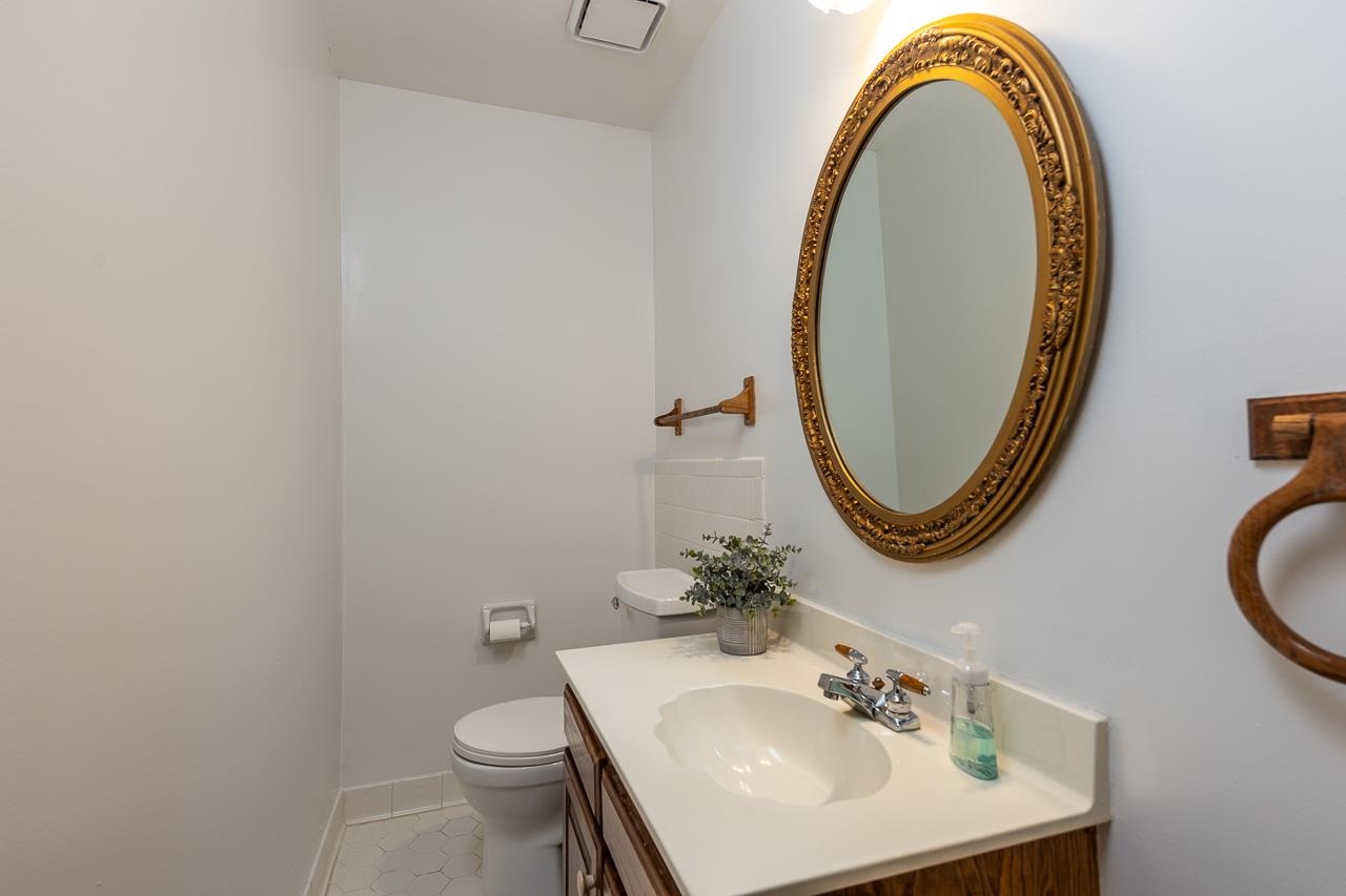 900 Centerpoint Dr Property Photo 30