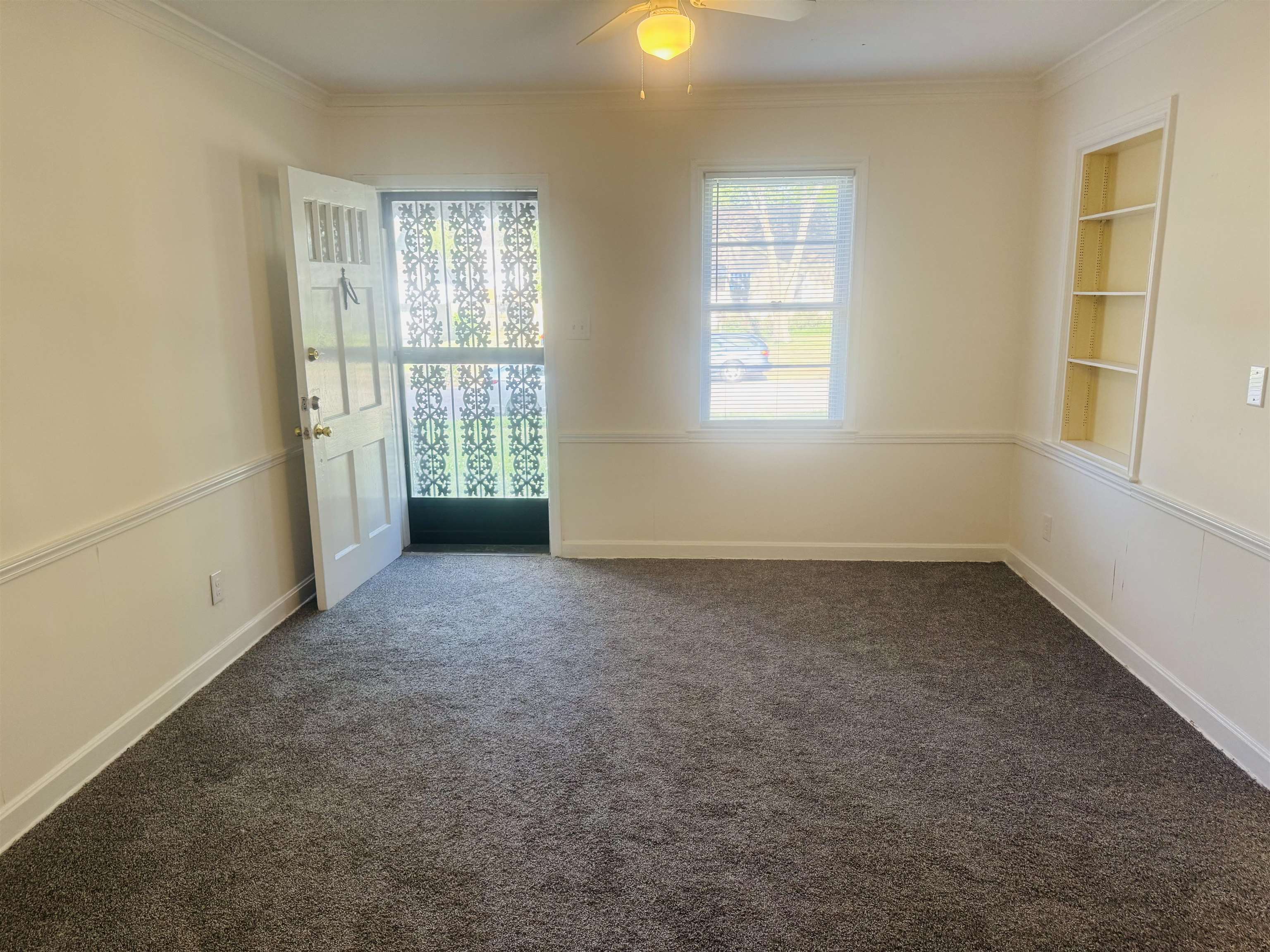 599 Isabelle St Property Photo 3