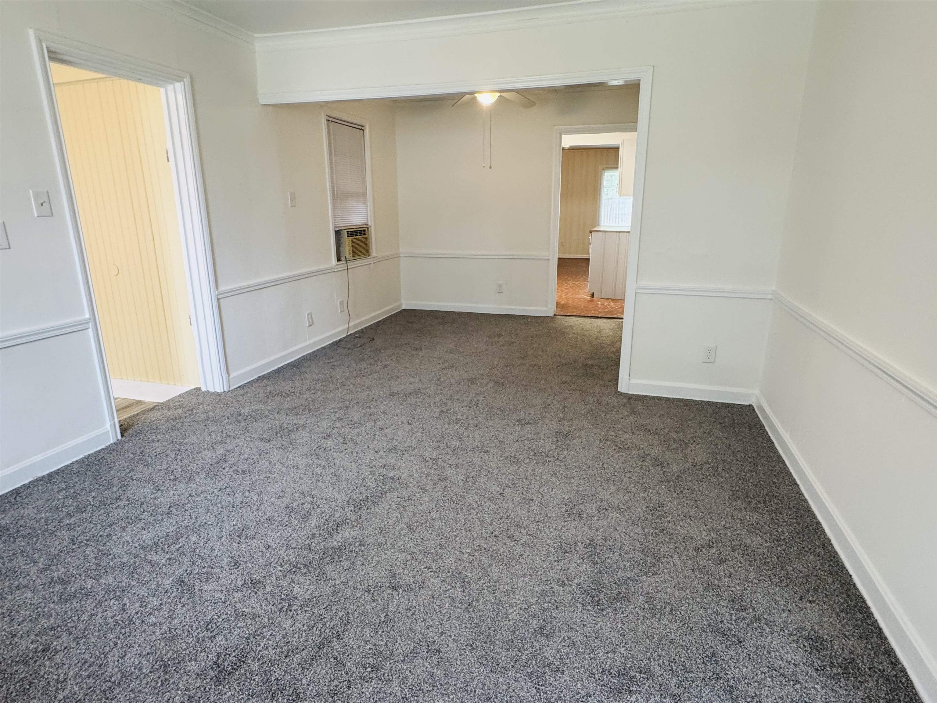 599 Isabelle St Property Photo 4