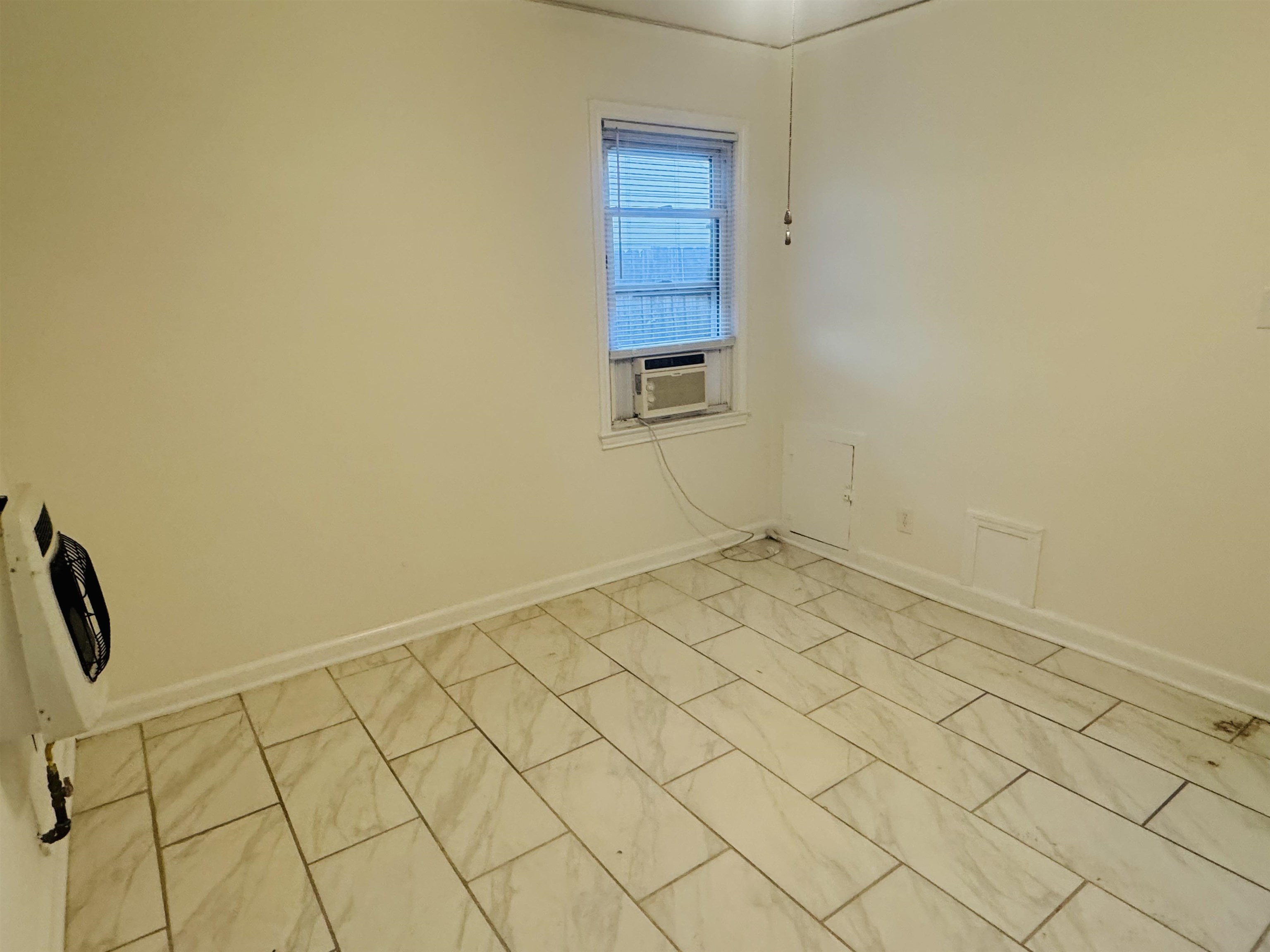 599 Isabelle St Property Photo 10