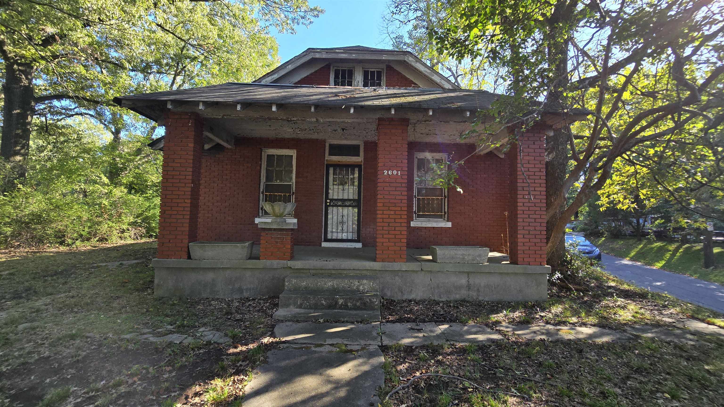 2601 JACKSON AVE Property Photo 1
